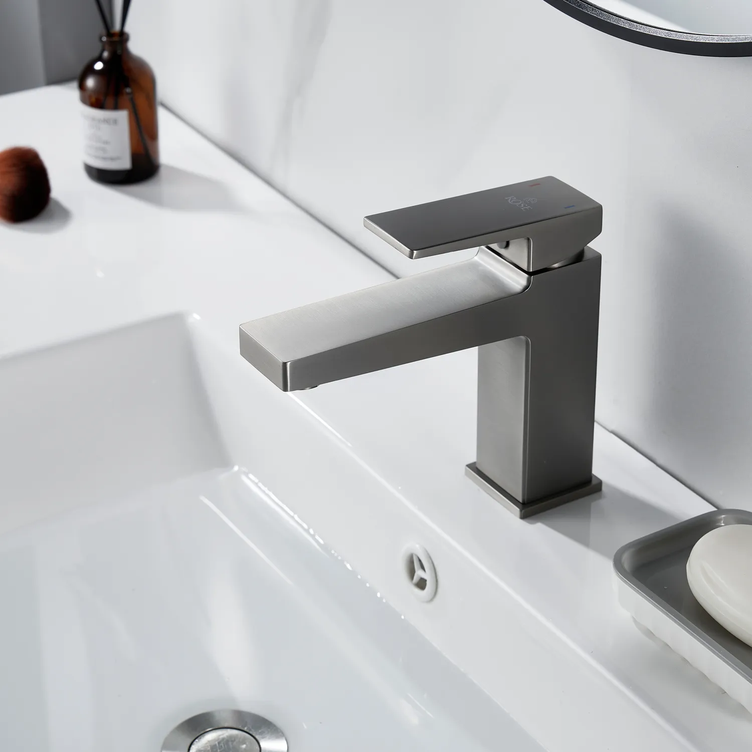 Смеситель для раковины Rose R2801T, оружейная сталь