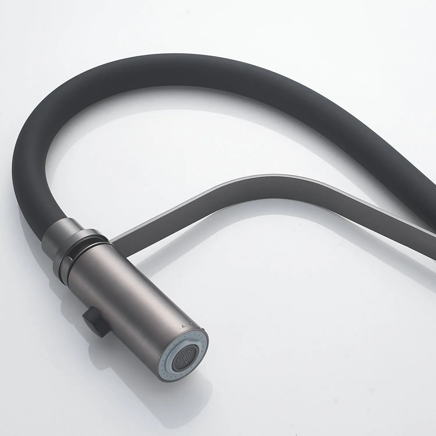 Смеситель для кухни с гибким изливом и режимом "душ" Shevanik S943T-3, оружейная сталь