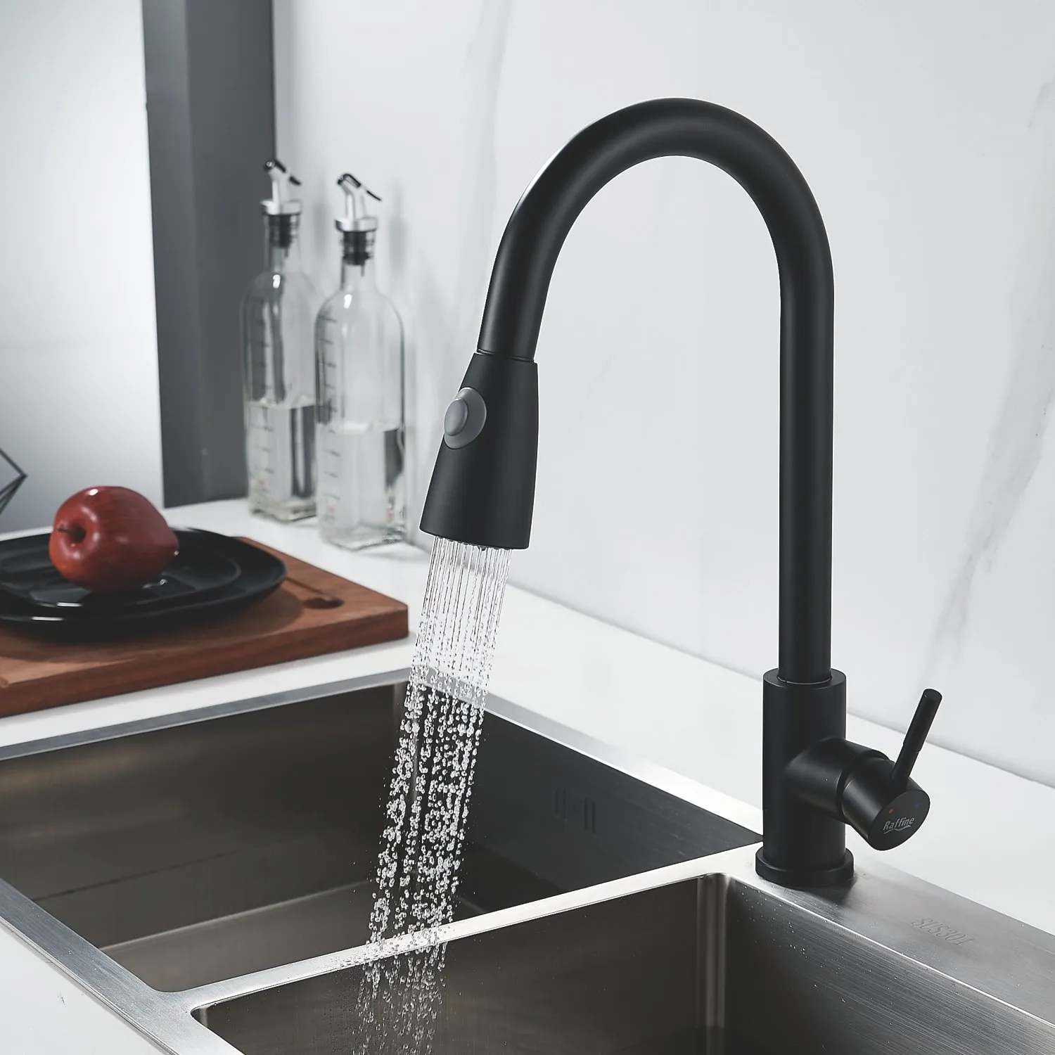 Смеситель для кухни с выдвижным изливом Raffine F213H, черный