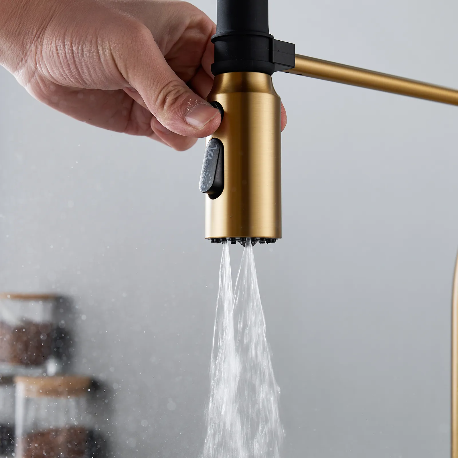 Смеситель для кухни с гибким изливом и режимом "душ" Shevanik S123G-1, золотой сатин