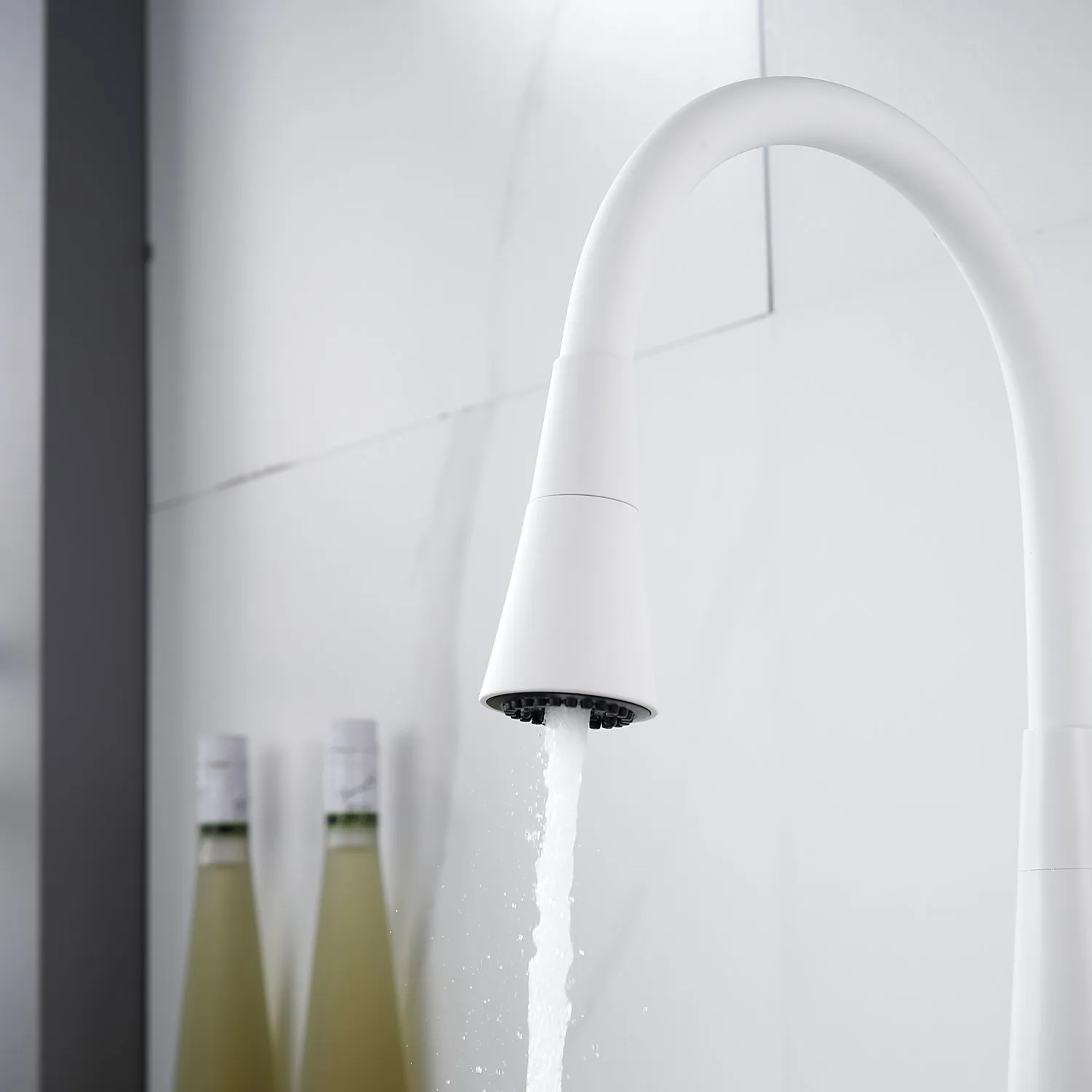 Смеситель для кухни с гибким изливом и режимом "душ" Rose R213C, белый