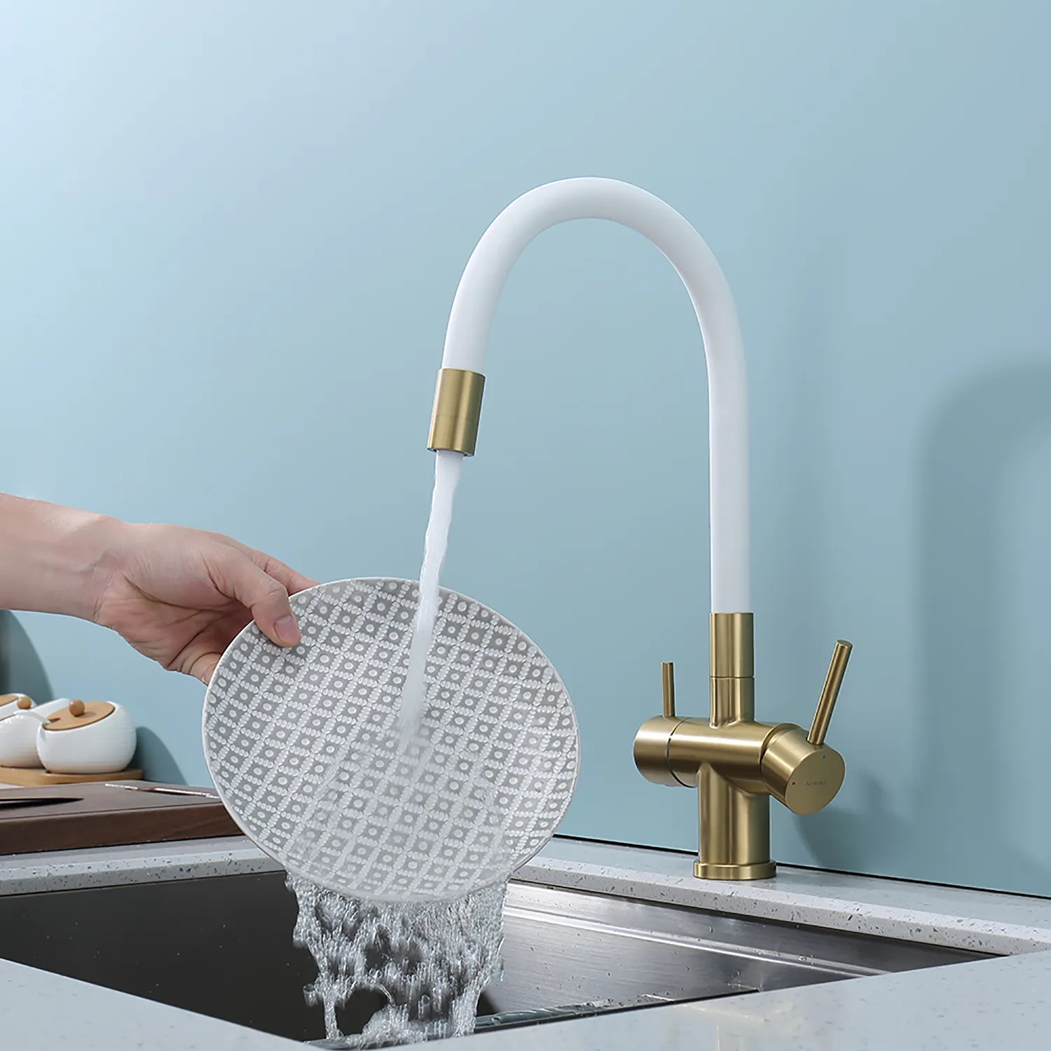 Смеситель Splenka S70.64.03 для кухни с подключением к фильтру гибкий поворотный излив, сатин золото