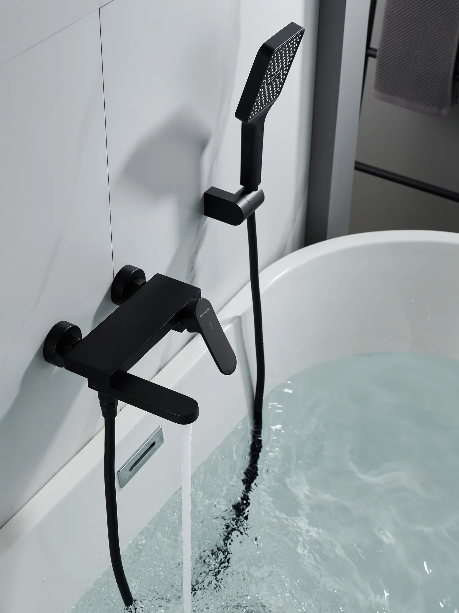 Смеситель для ванны Shevanik S4552H, черный