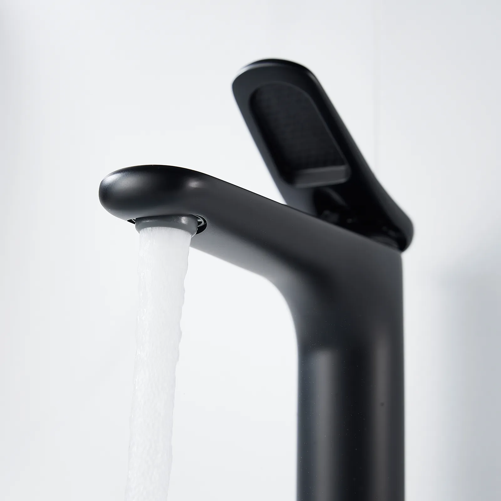 Смеситель для раковины Shevanik S4701H, черный