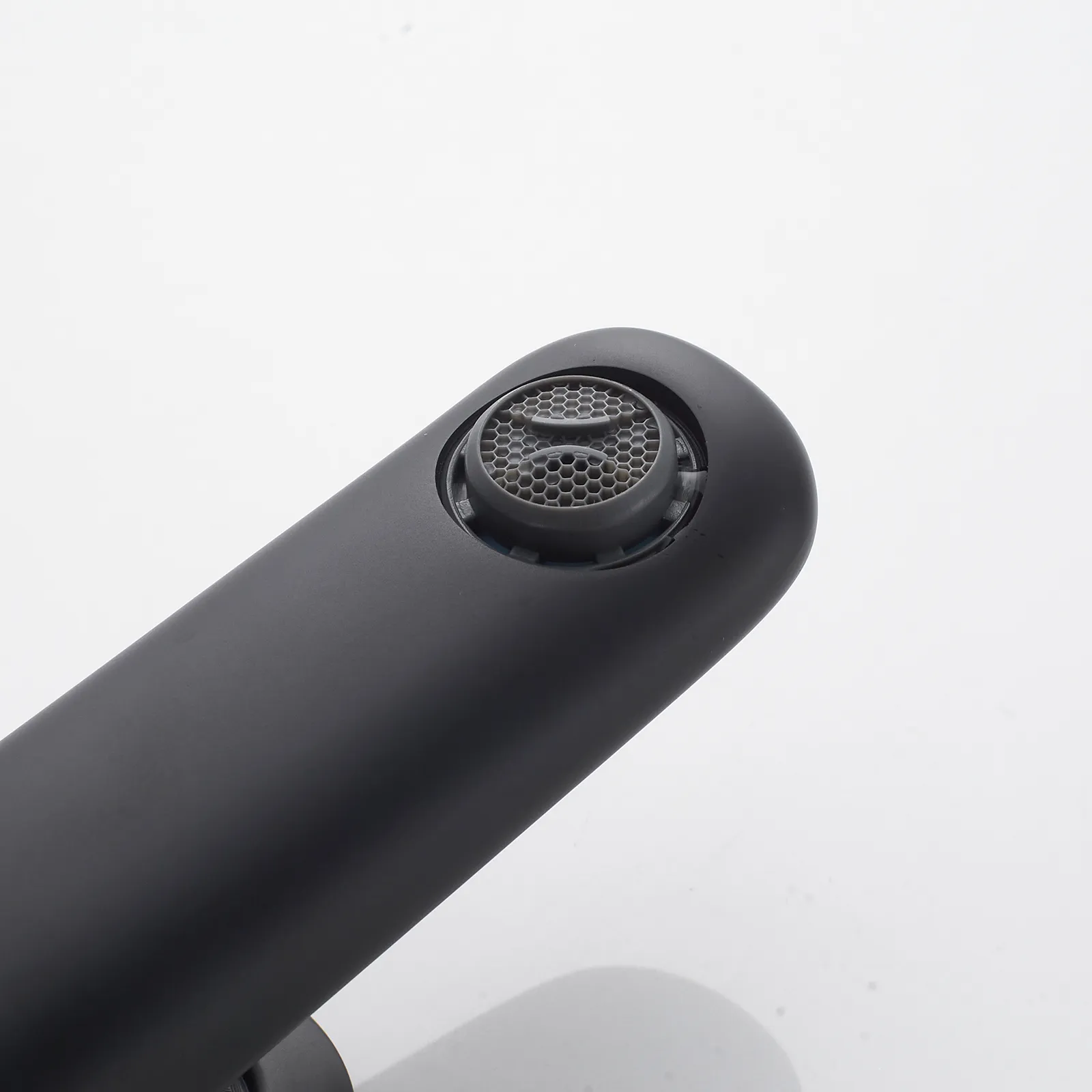 Смеситель для раковины Shevanik S4701H, черный