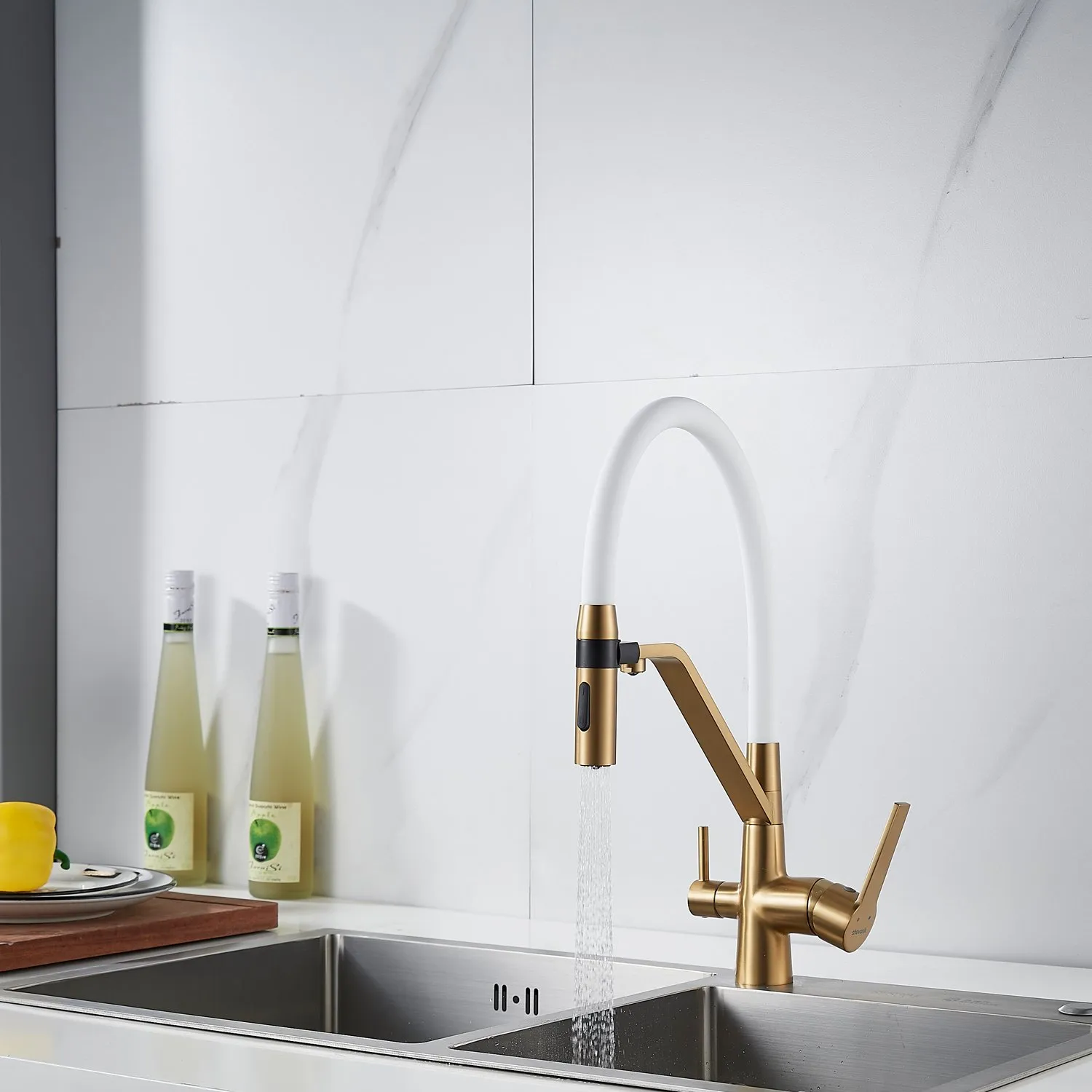 Смеситель для кухни с гибким изливом и подключением фильтра Shevanik S278G, золотой сатин