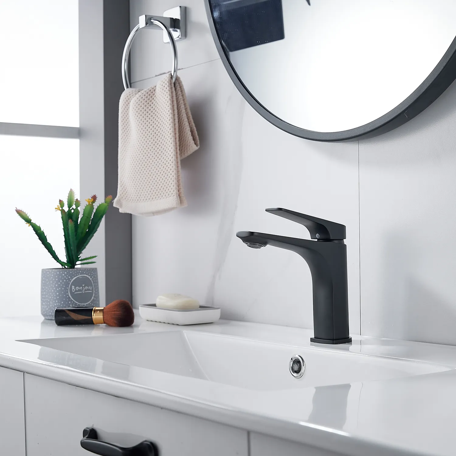 Смеситель для раковины Shevanik S4201H, черный