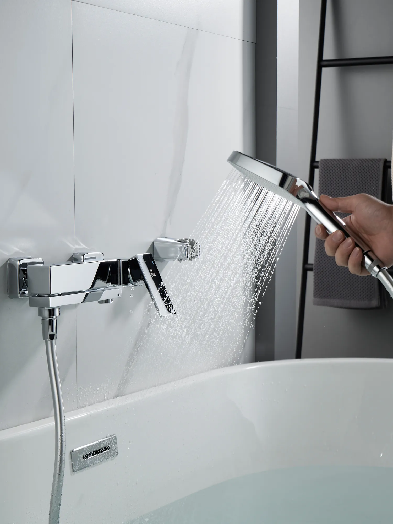 Смеситель для ванны Rose R2802, хром