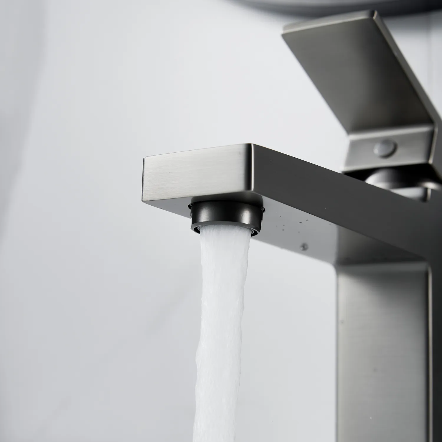 Смеситель для раковины Rose R2801T, оружейная сталь