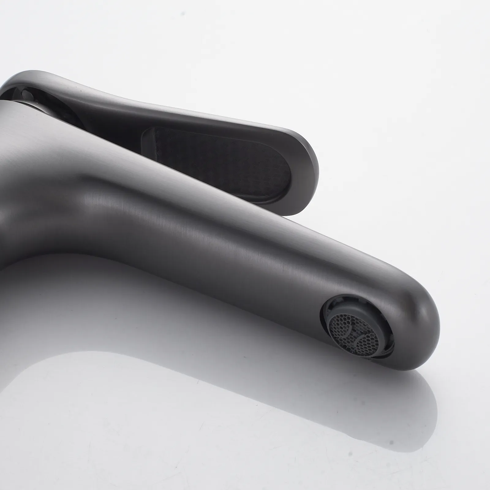 Смеситель для раковины Shevanik S4701T, оружейная сталь