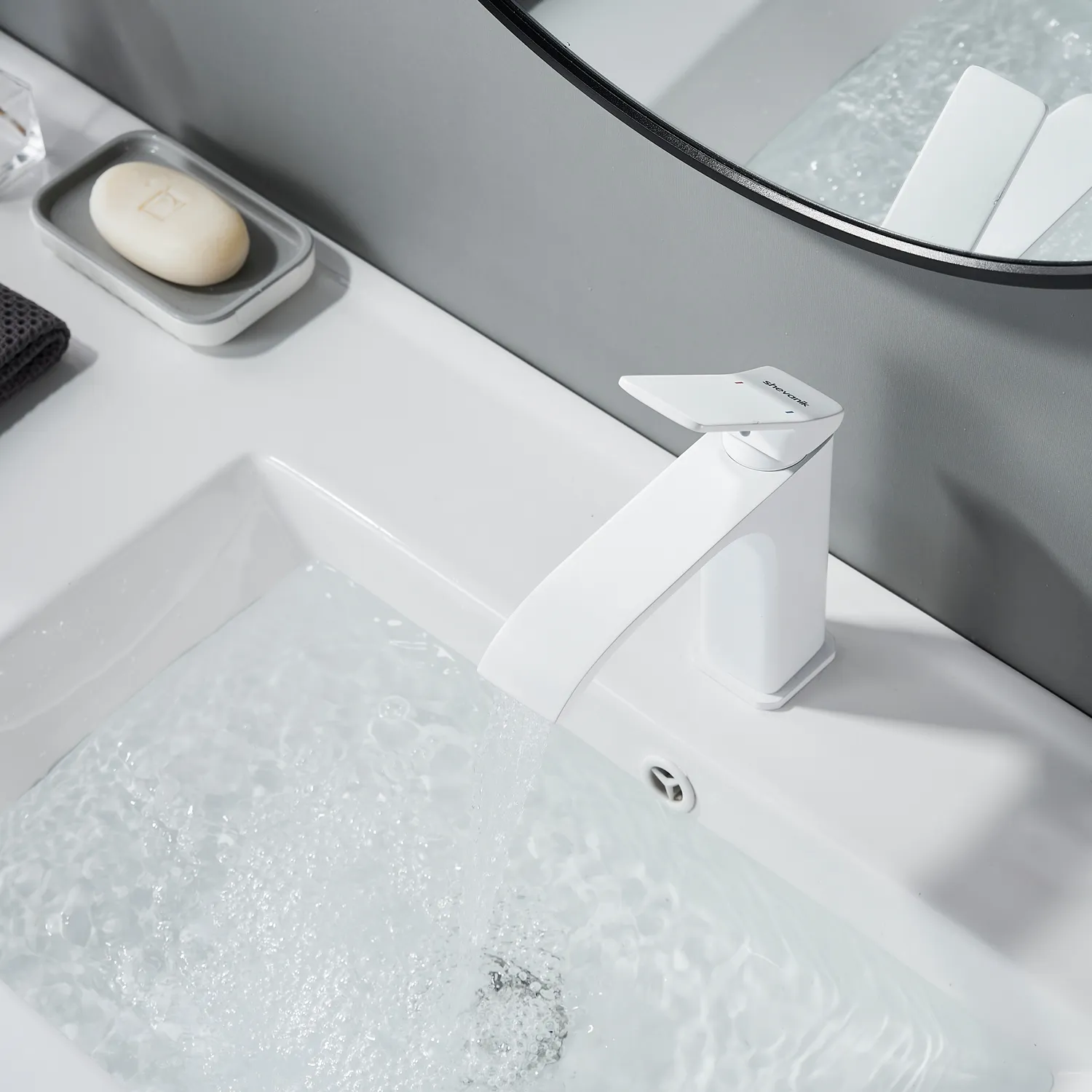 Смеситель для раковины Shevanik S4001C, белый