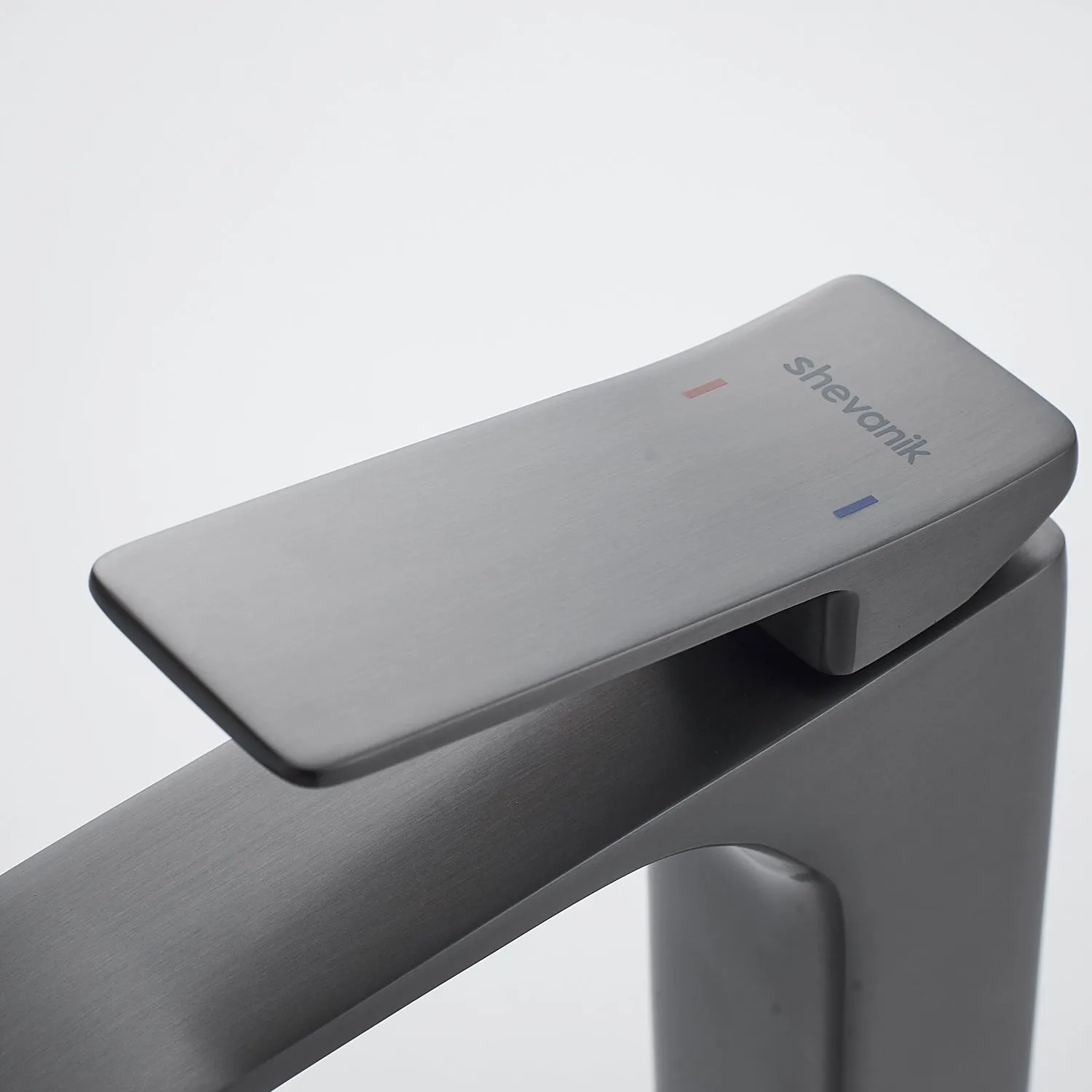 Смеситель для раковины Shevanik S4001T, оружейная сталь