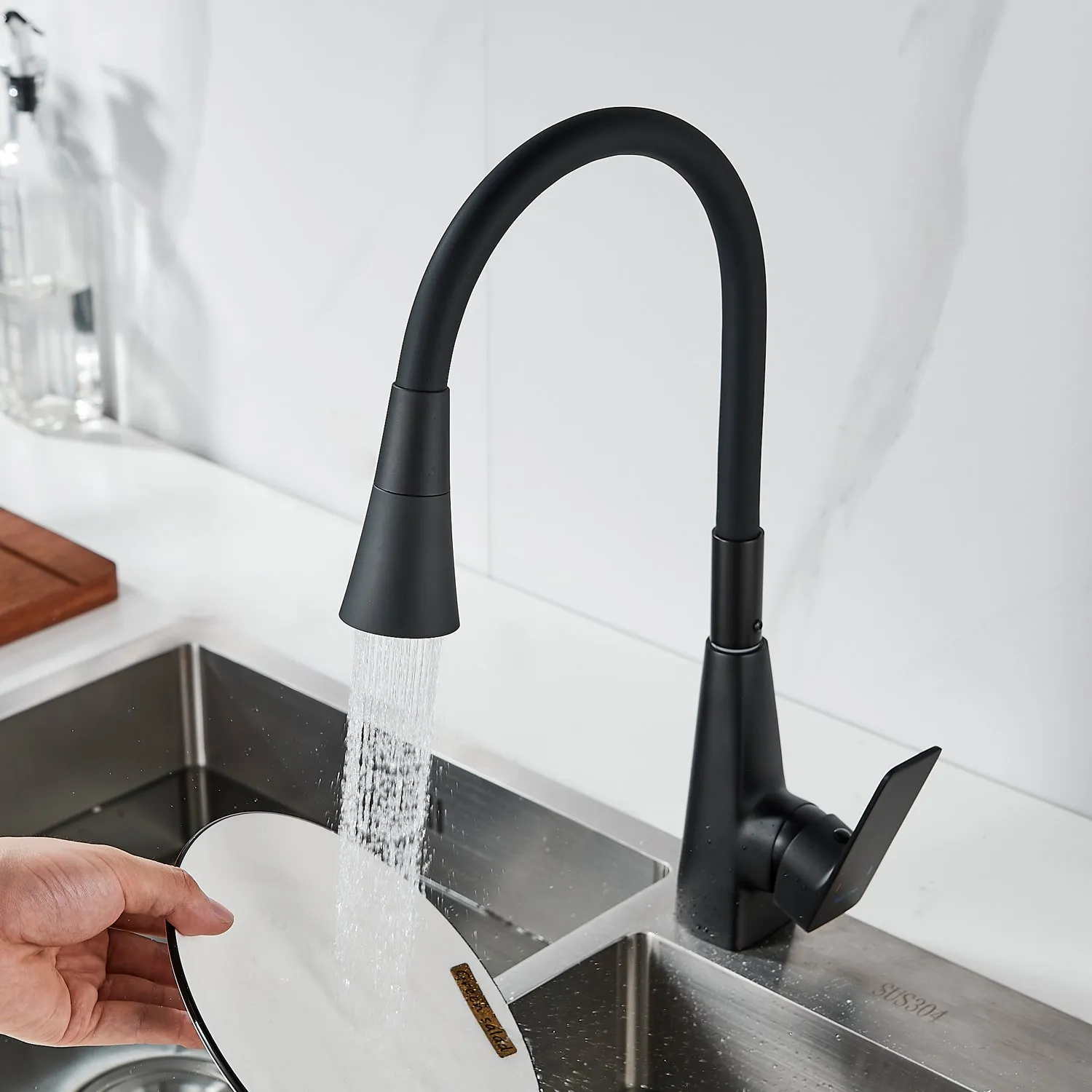 Смеситель для кухни с гибким изливом Shevanik S543H-3, черный