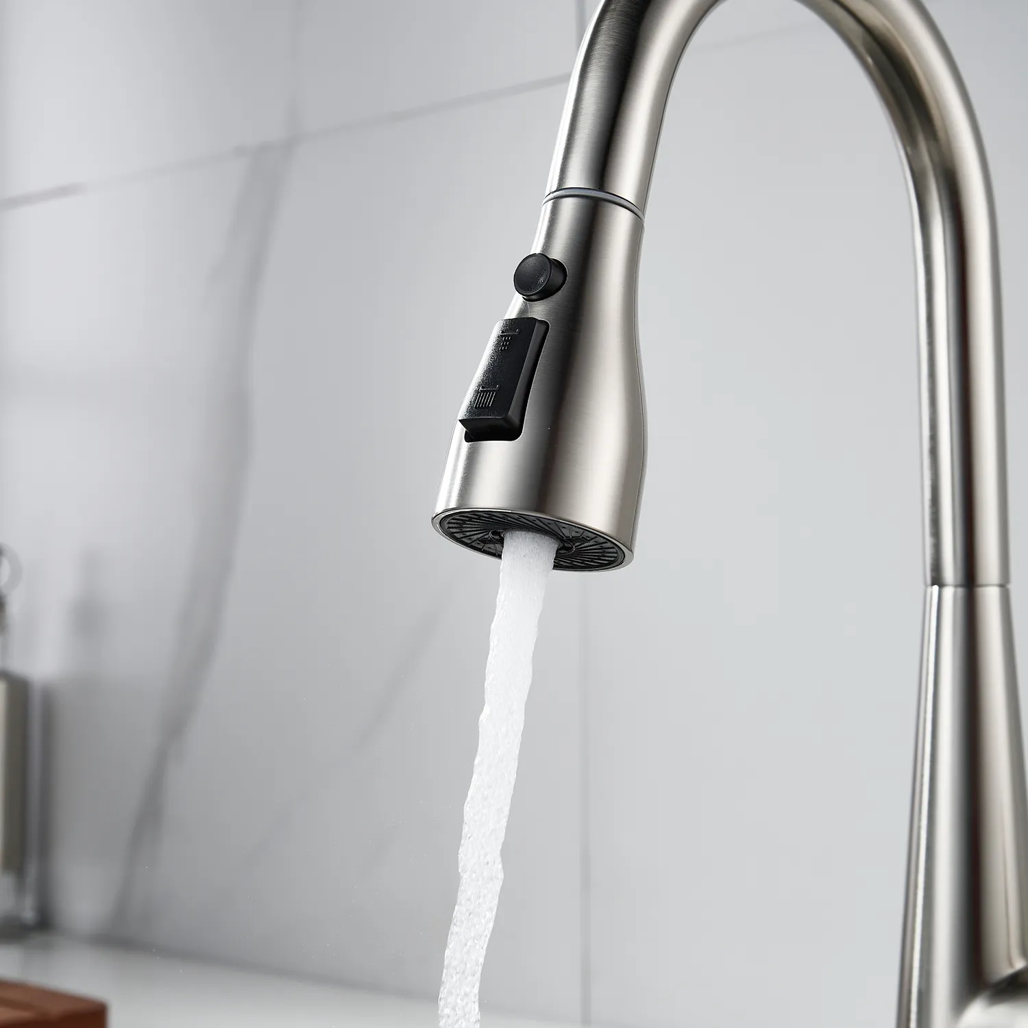 Смеситель для кухни с выдвижным изливом Shevanik S363L, сатин