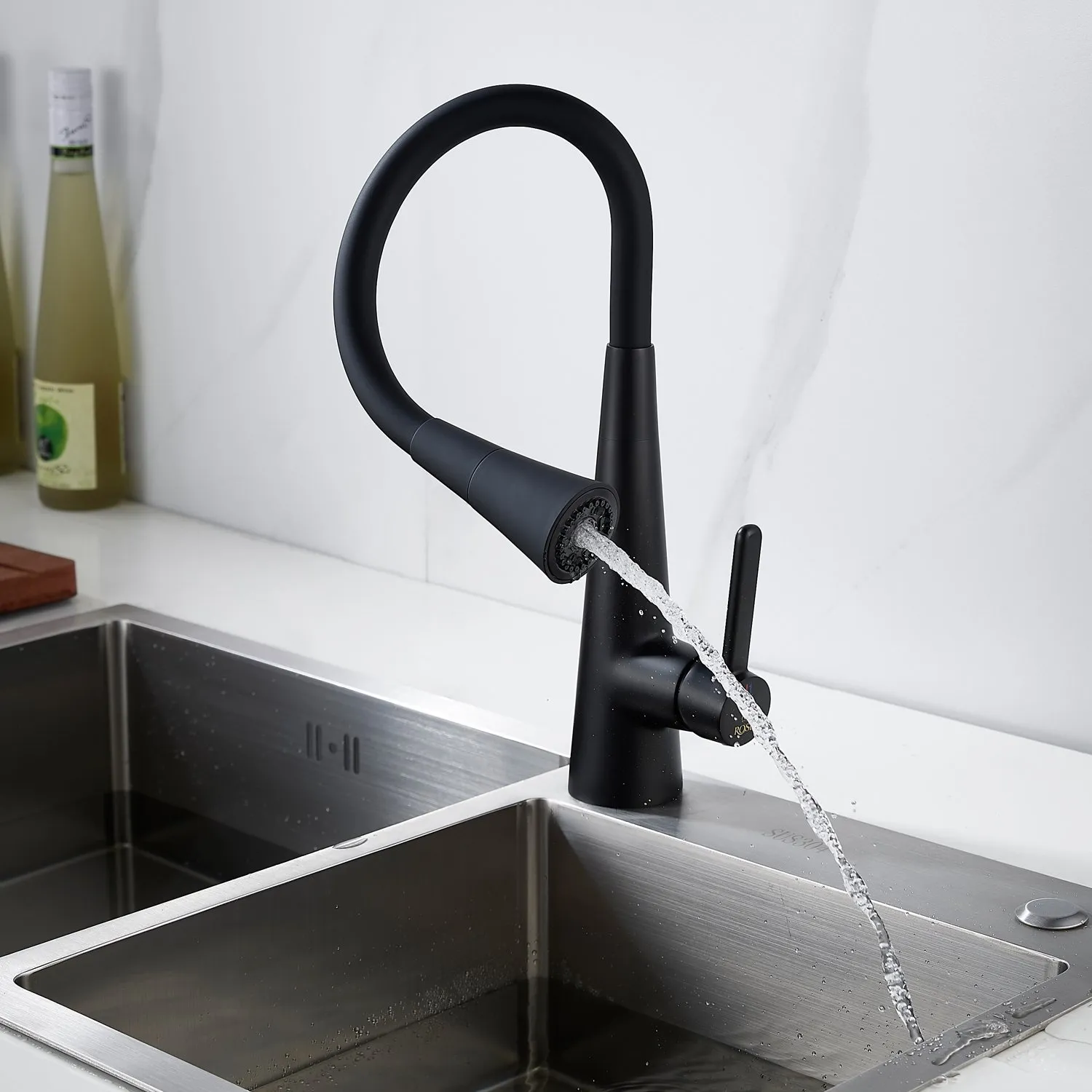 Смеситель для кухни с гибким изливом и режимом "душ" Rose R213H, черный
