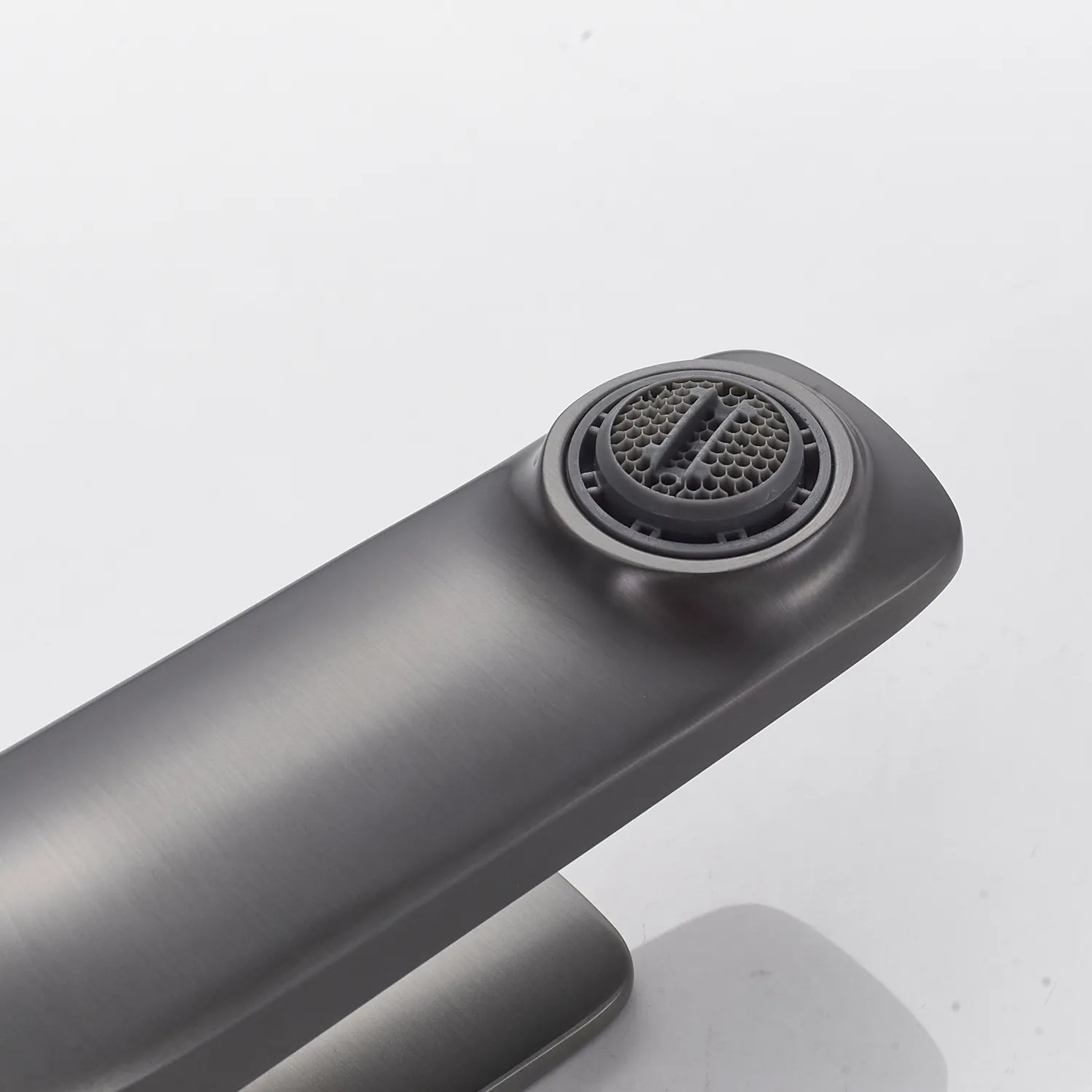 Смеситель для раковины Shevanik S4201T, оружейная сталь