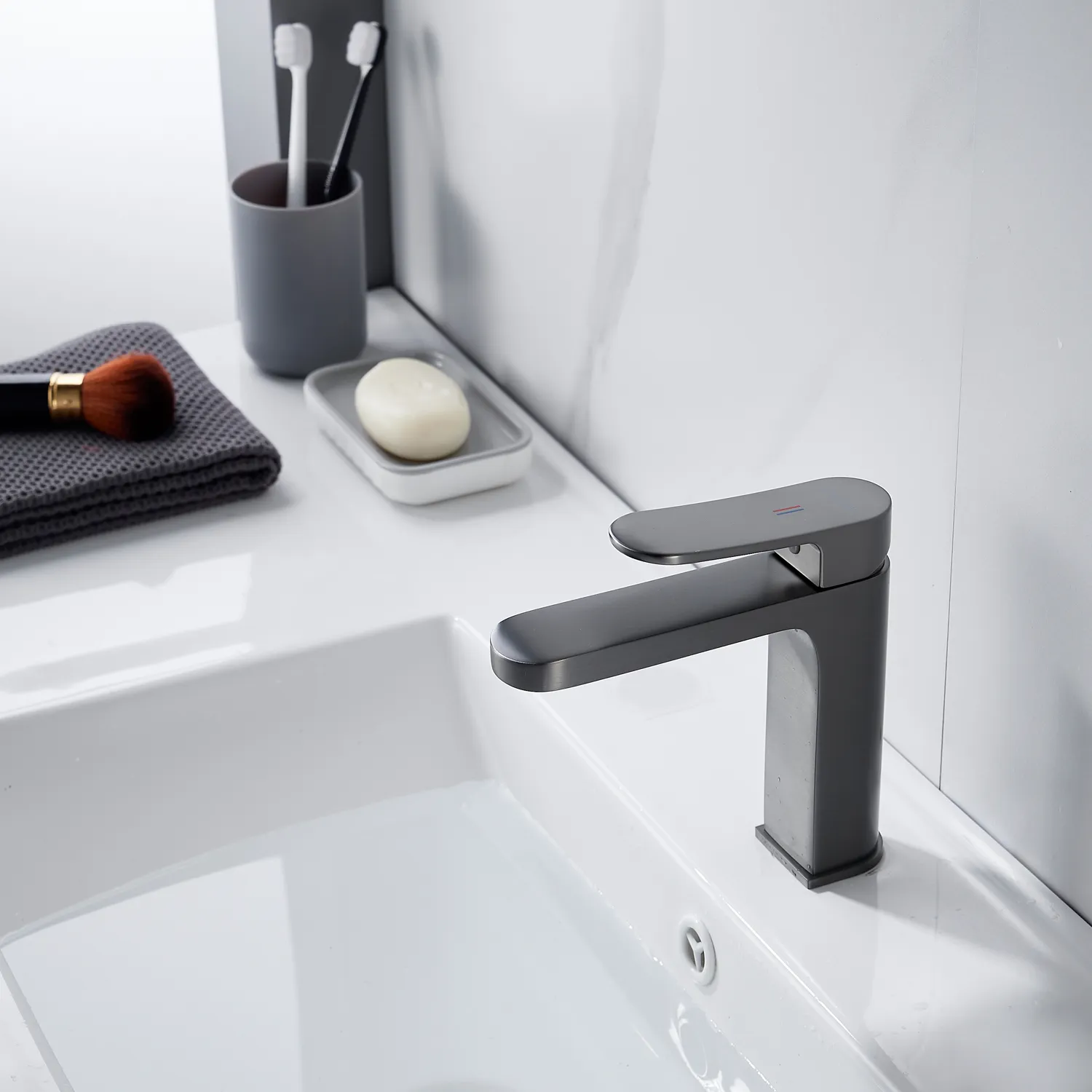 Смеситель для раковины Shevanik S4501T, оружейная сталь