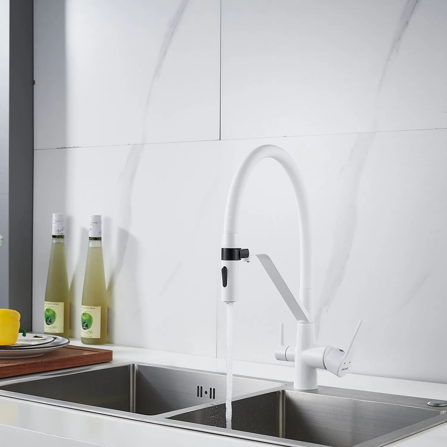 Смеситель для кухни с гибким изливом и подключением фильтра Shevanik S278C, белый