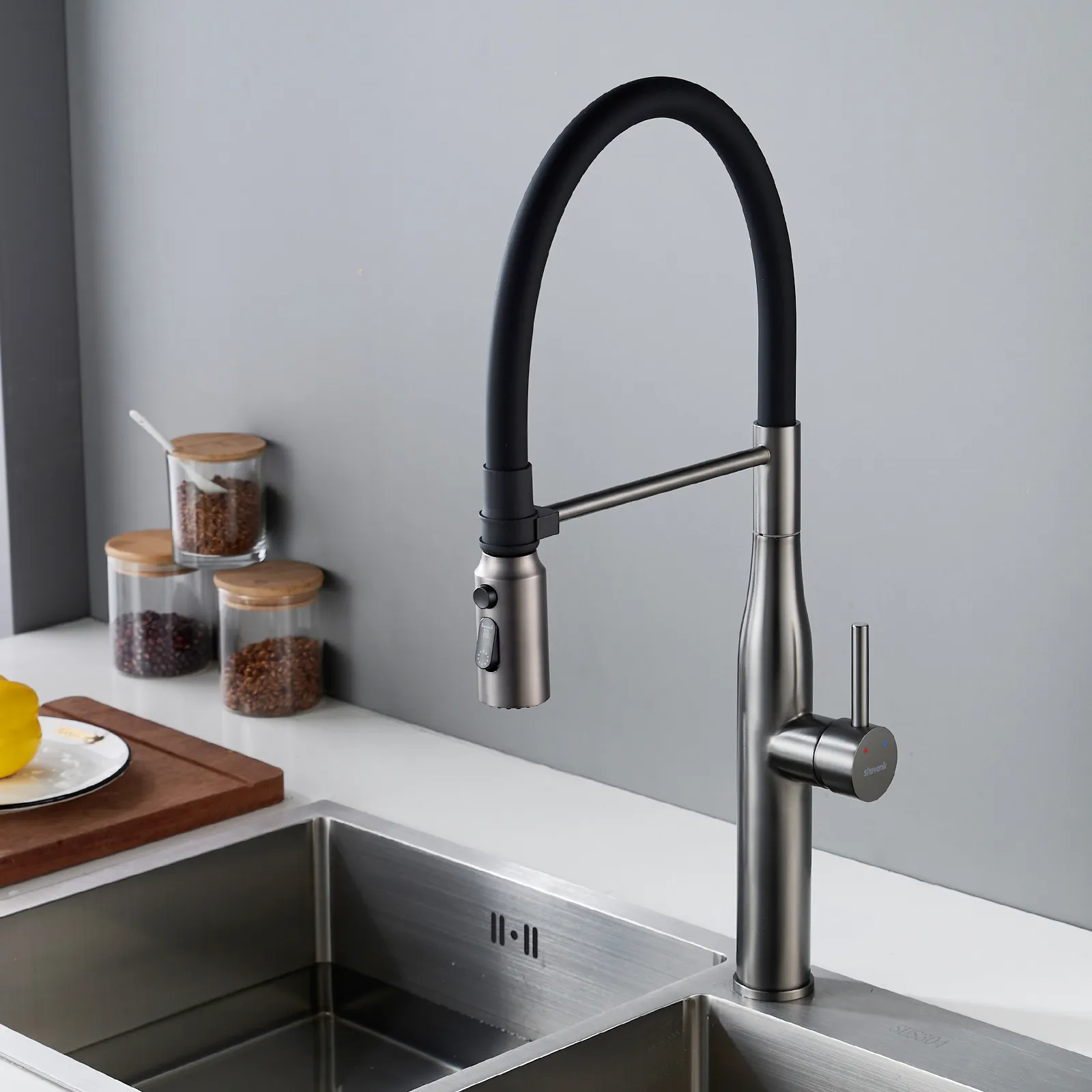 Смеситель для кухни с гибким изливом и режимом "душ" Shevanik S123T-3, оружейная сталь