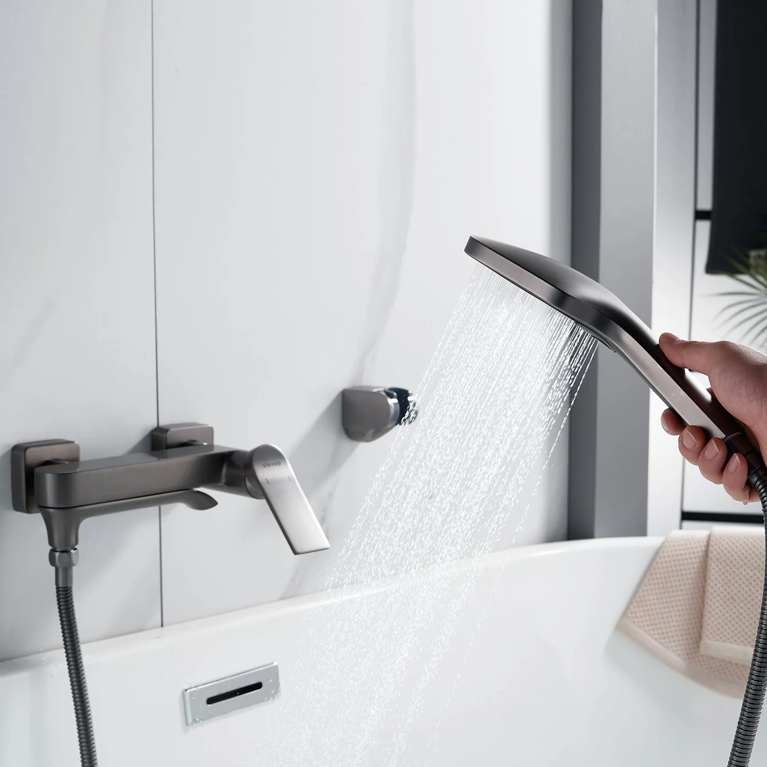 Смеситель для ванны Shevanik S4102T, оружейная сталь