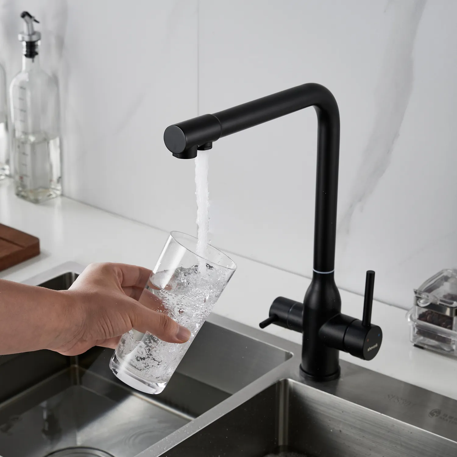 Смеситель для кухни с подключением фильтра Shevanik S248H, черный