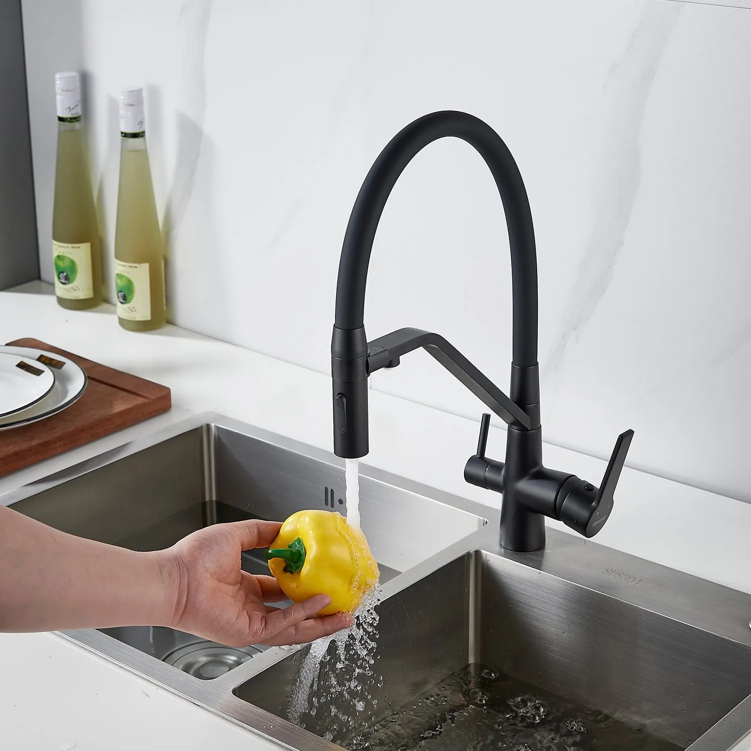 Смеситель для кухни с гибким изливом и подключением фильтра Shevanik S278H, черный