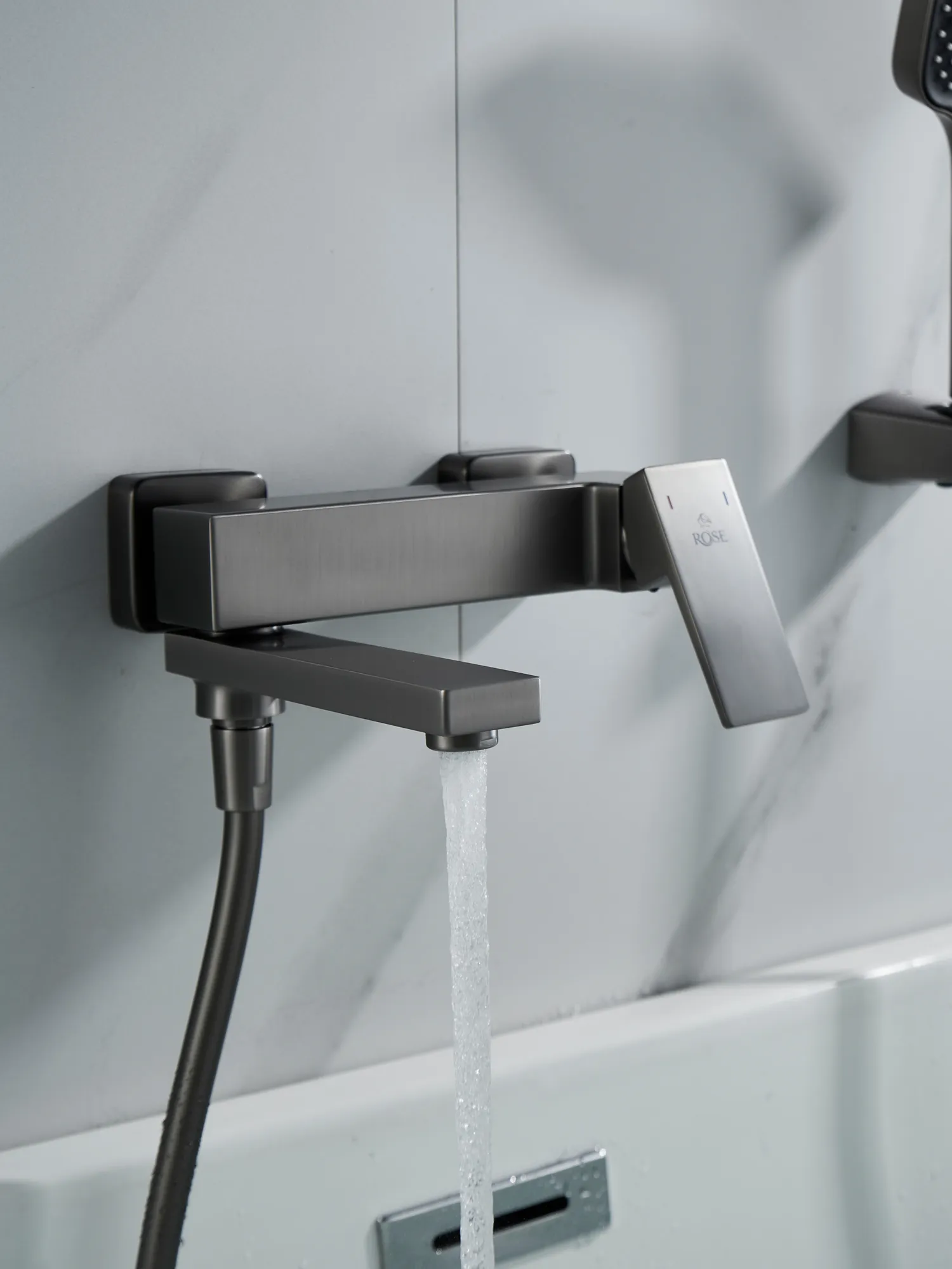 Смеситель для ванны Rose R2802T, оружейная сталь