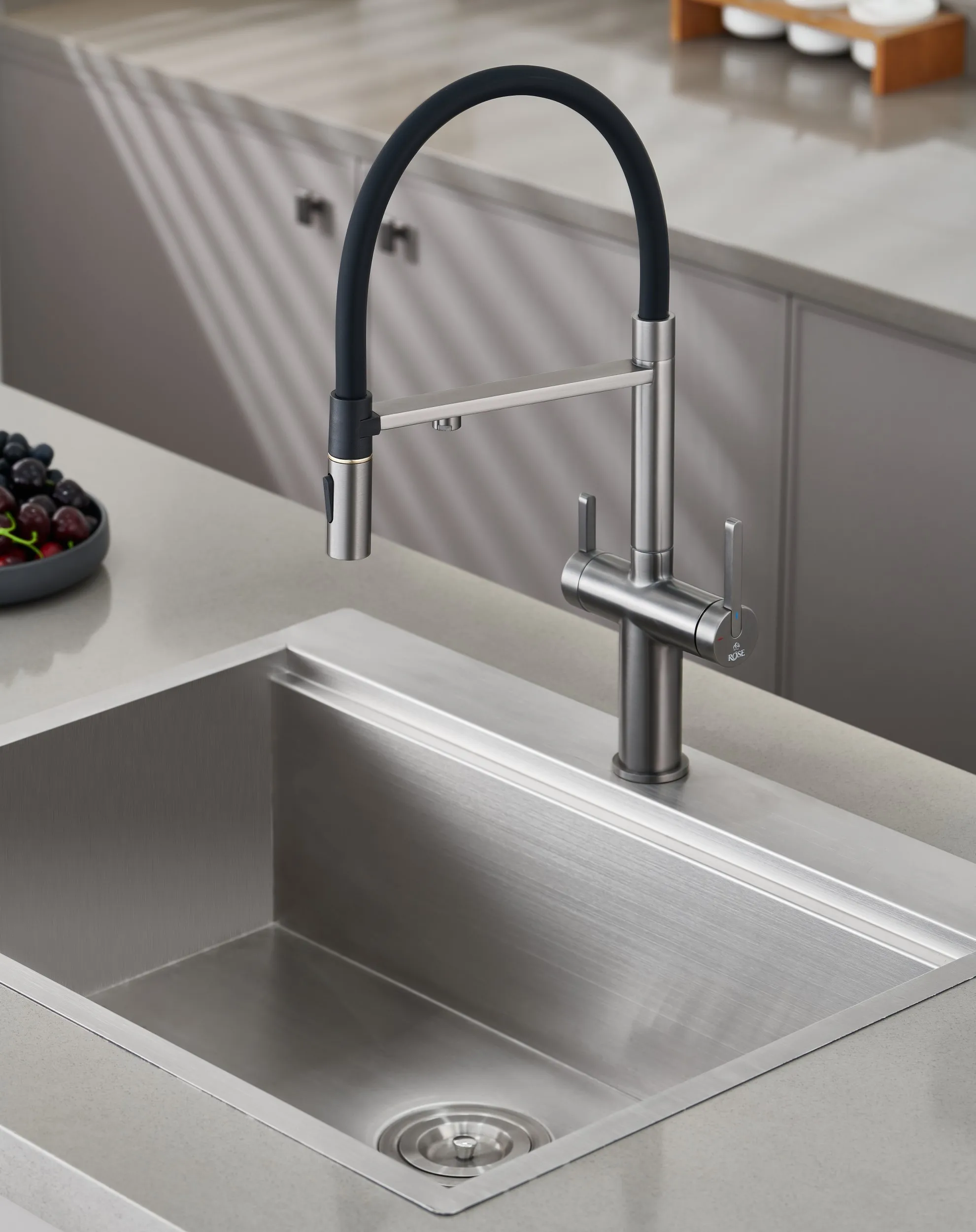 Смеситель для кухни с подключением фильтра для воды Rose R458T, оружейная сталь