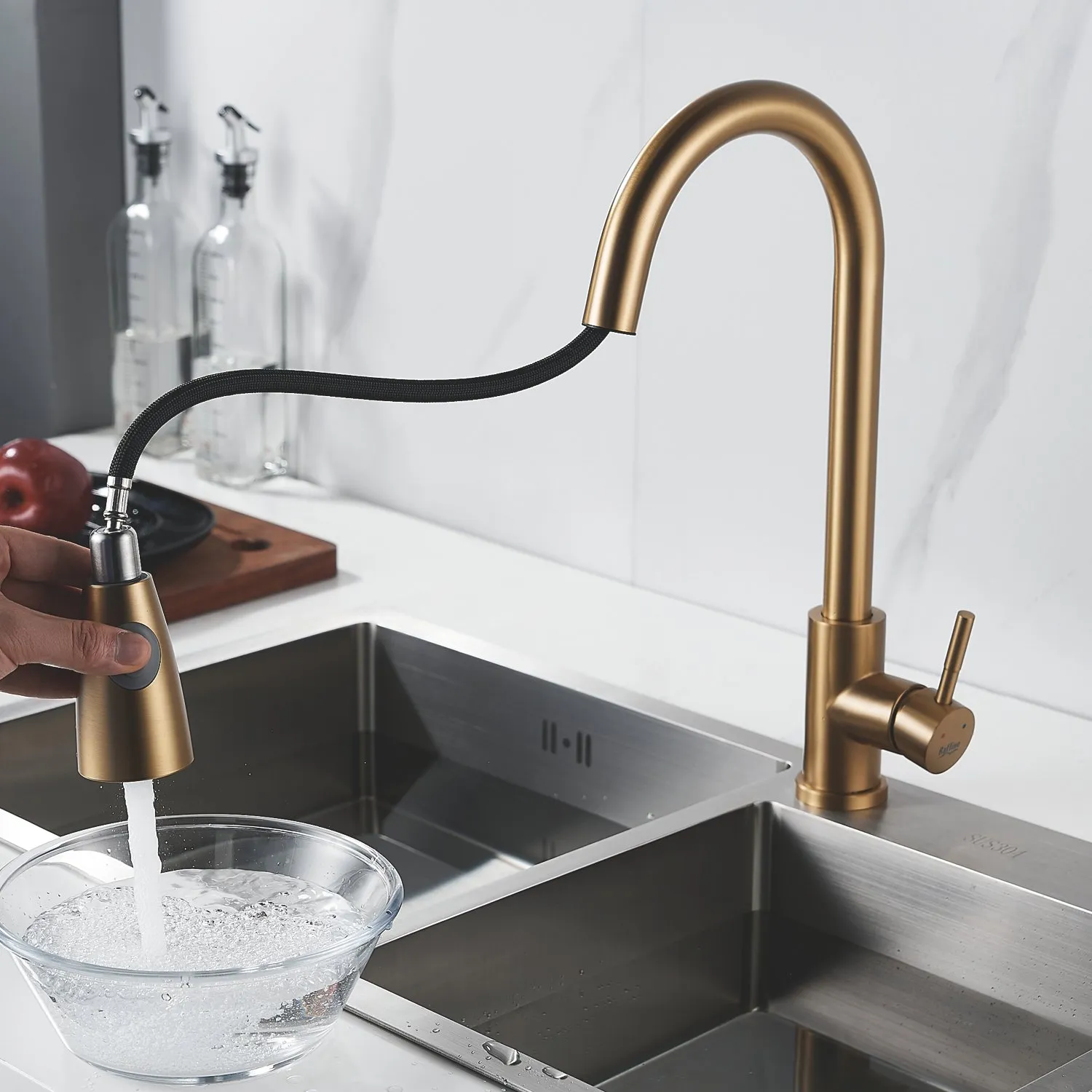 Смеситель для кухни с выдвижным изливом Raffine F213G, золотой сатин