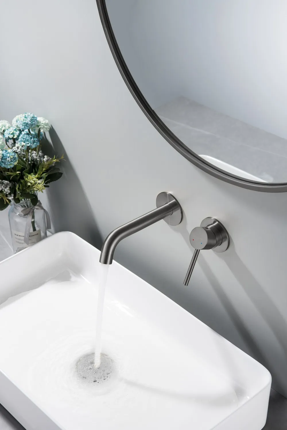 AQ1313BGM ЕВРОПА смеситель для раковины настенный 2 отв. (внешняя и скрытая часть), шлиф. черный хром