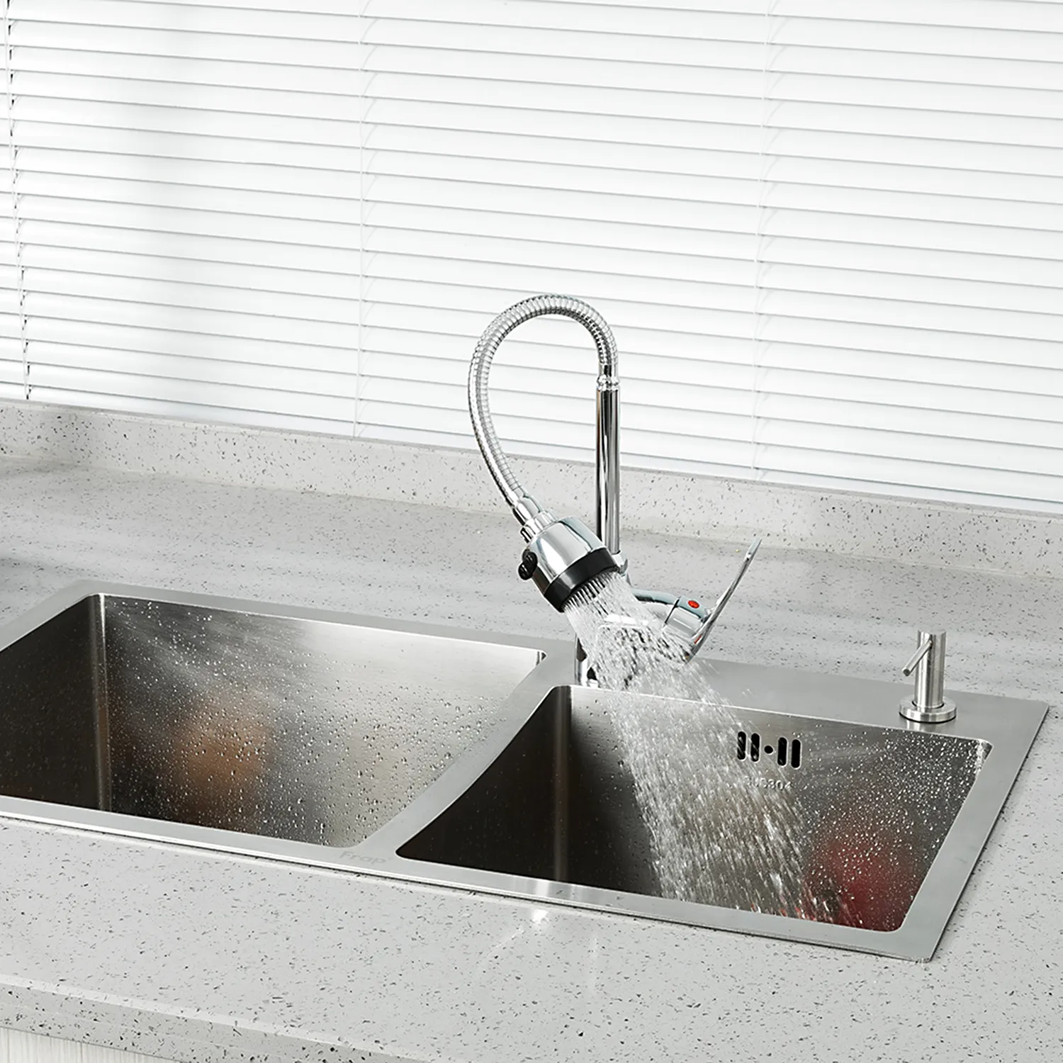 Смеситель для кухни с гибким изливом и режимом душ FRUD R42055-1, хром