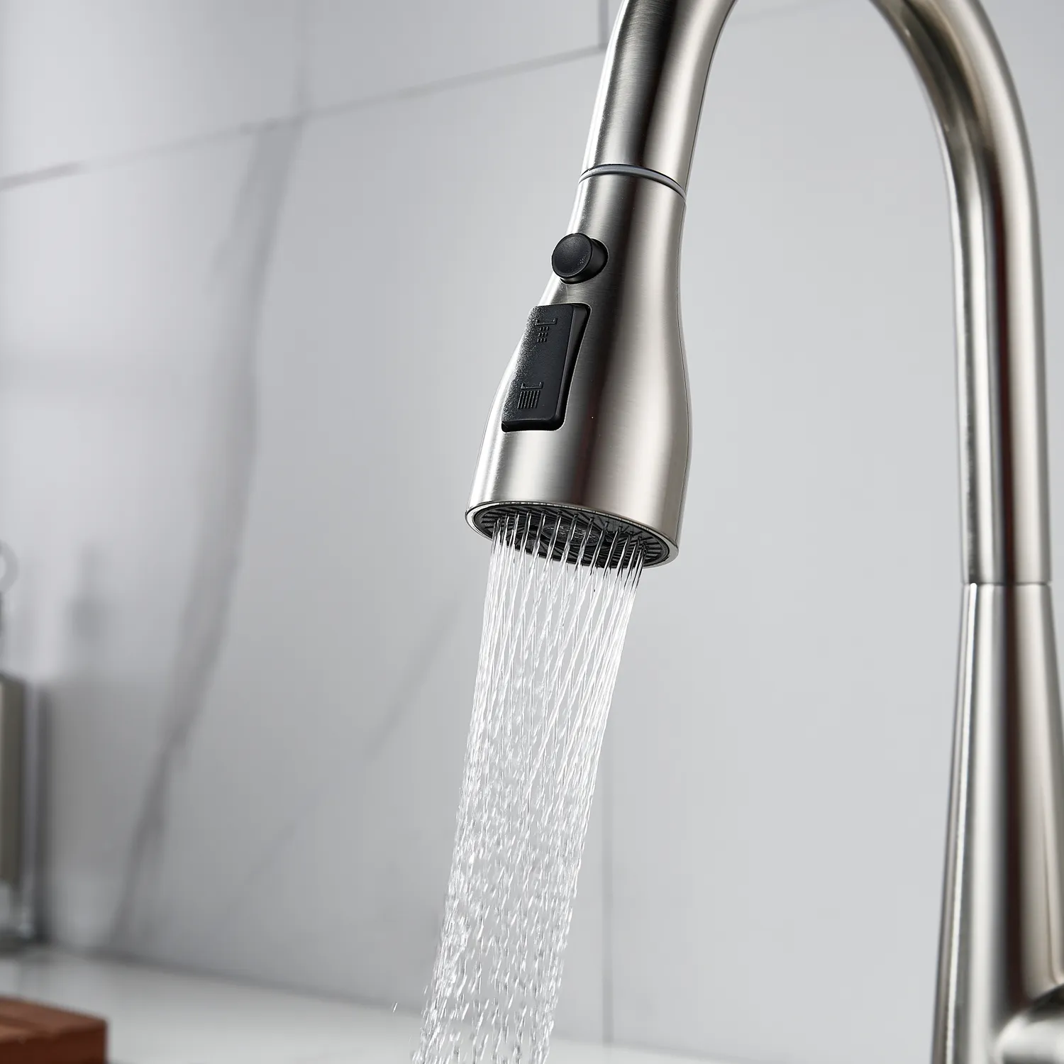 Смеситель для кухни с выдвижным изливом Shevanik S363L, сатин