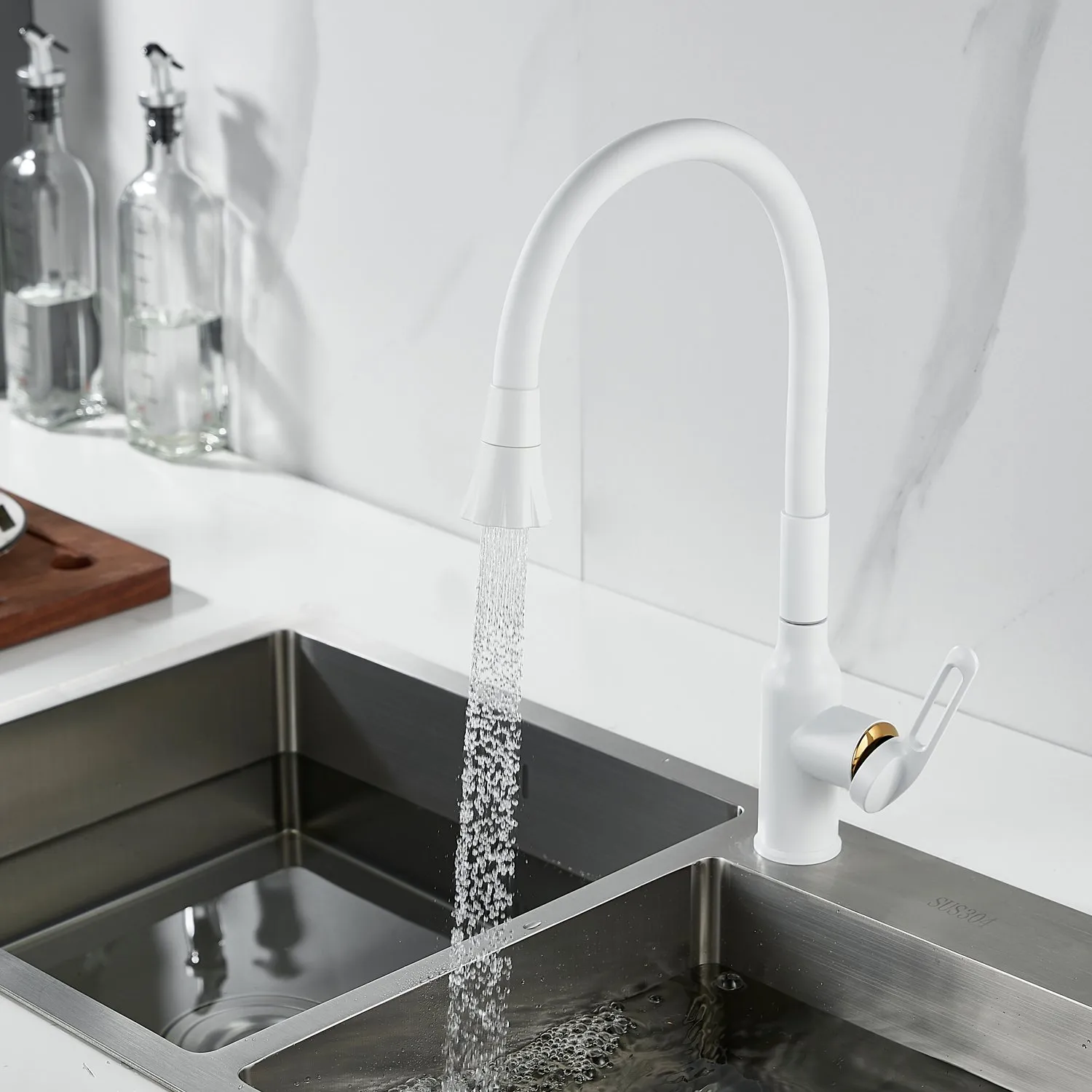 Смеситель для кухни с гибким изливом Raffine F303C-1, белый