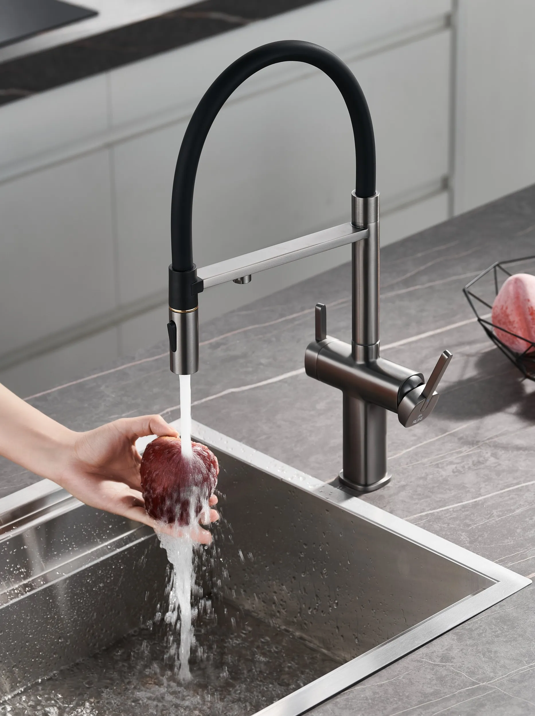 Смеситель для кухни с подключением фильтра для воды Rose R358T, оружейная сталь