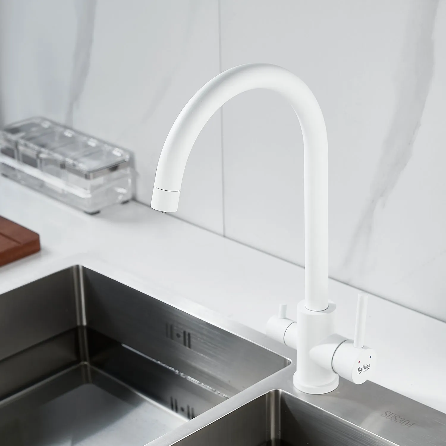 Смеситель для кухни с подключением фильтра воды Raffine F108C, белый
