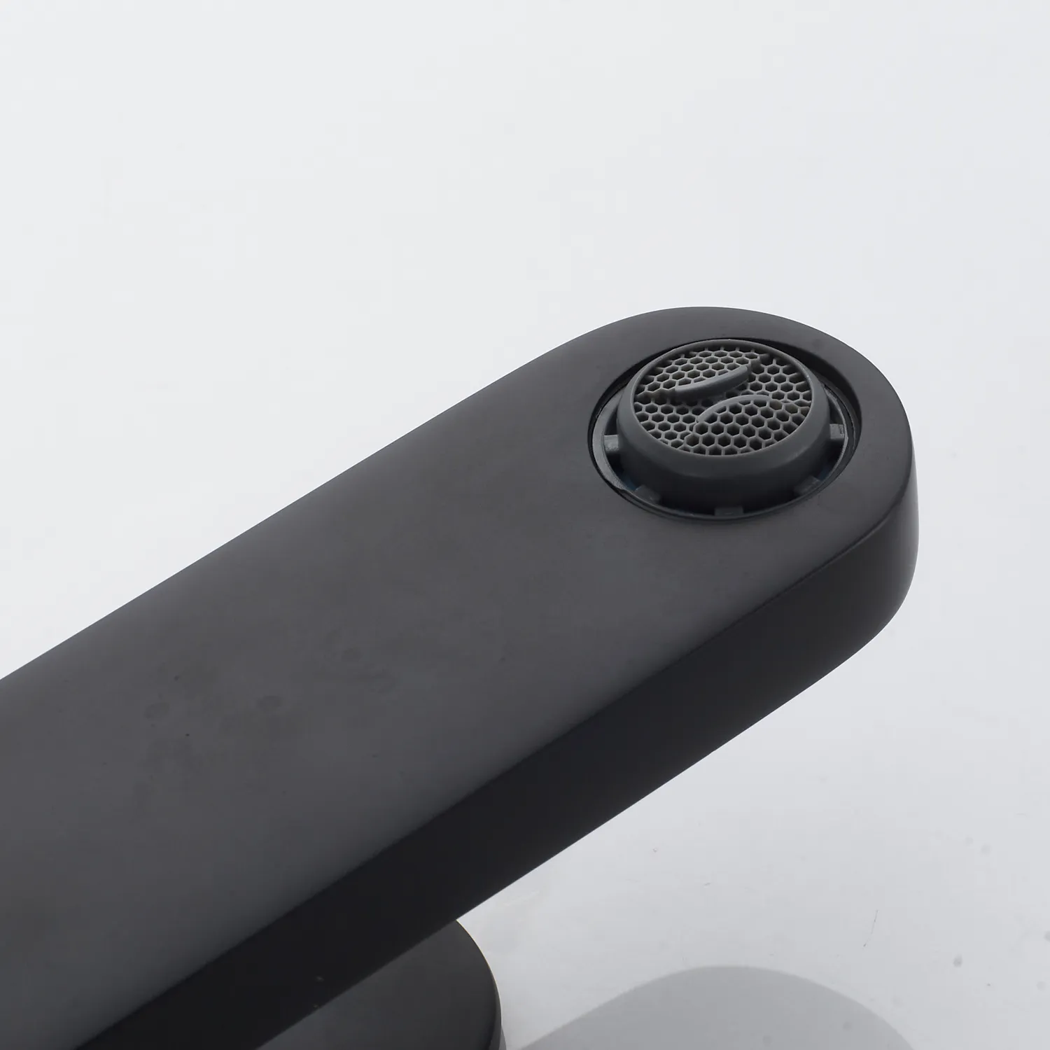 Смеситель для раковины Shevanik S4501H, черный