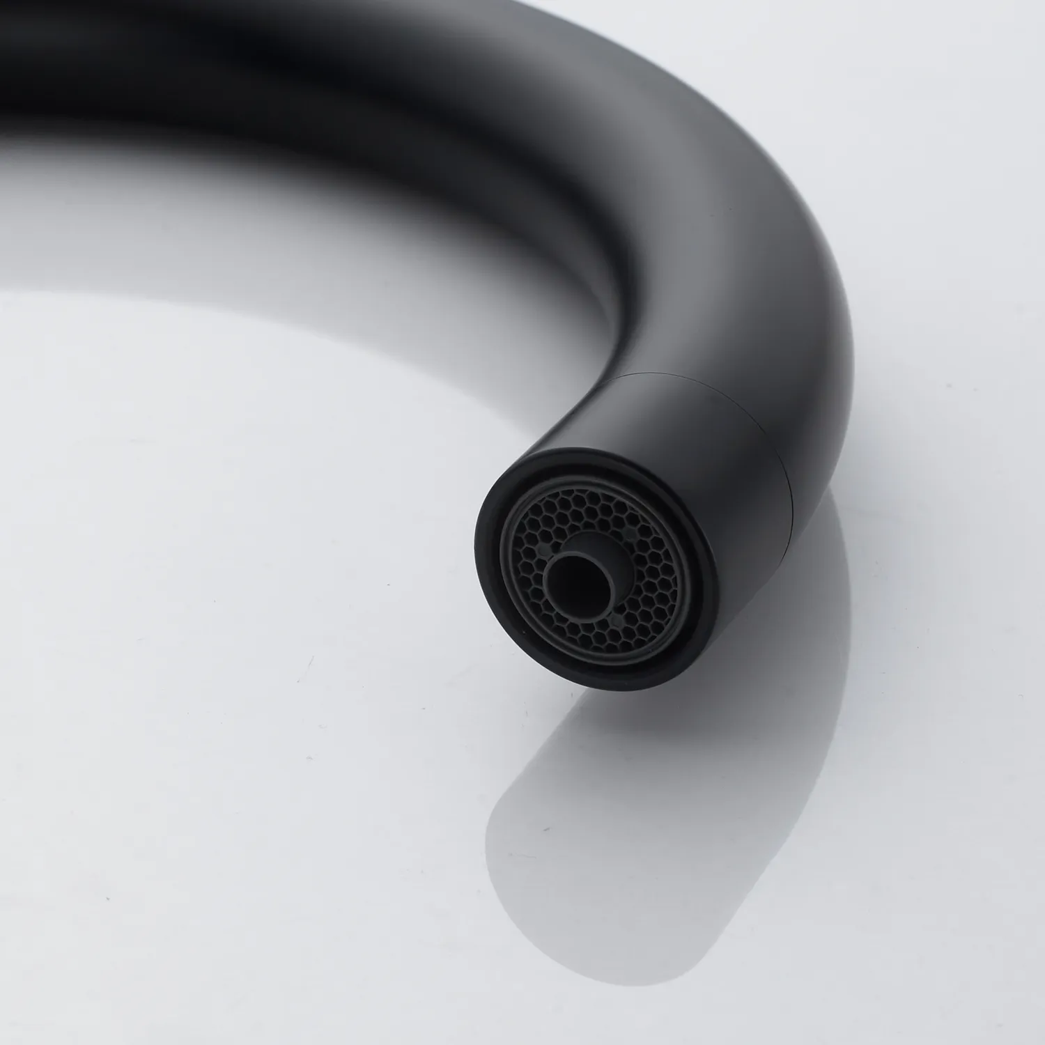 Смеситель для кухни с подключением фильтра Shevanik S428H, черный