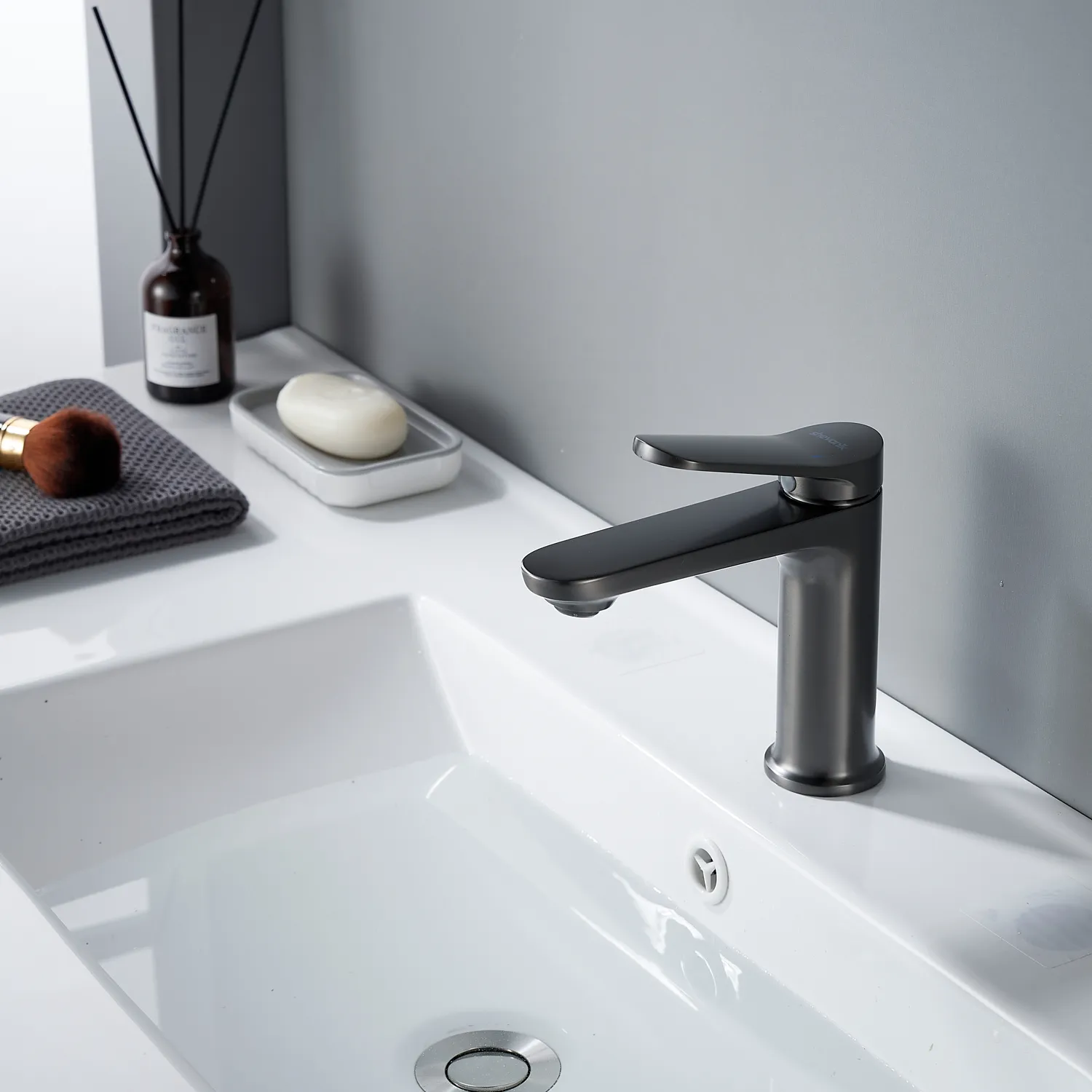 Смеситель для раковины Shevanik S4301T, оружейная сталь