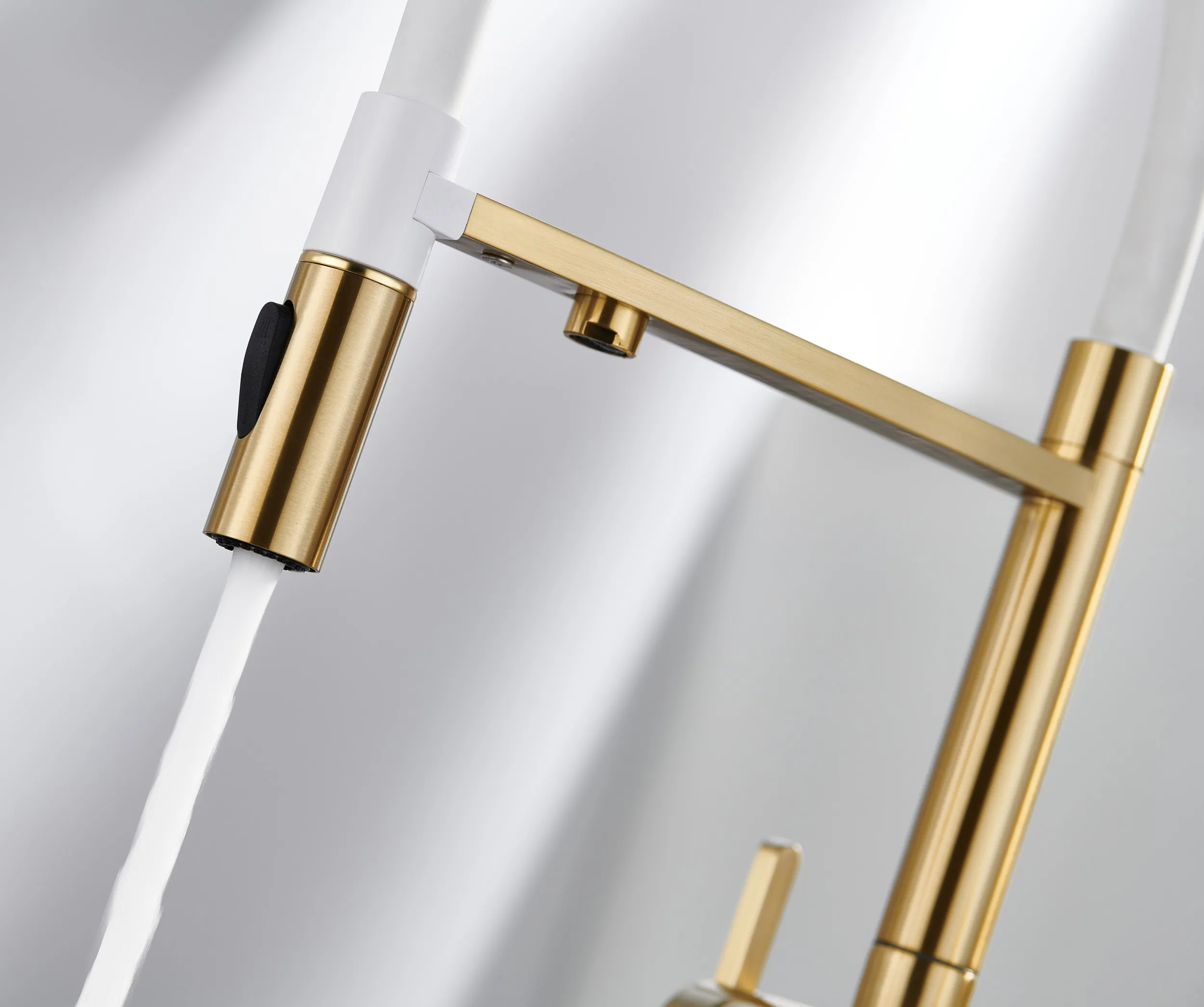 Смеситель для кухни с подключением фильтра для воды Rose R458G, золотой сатин