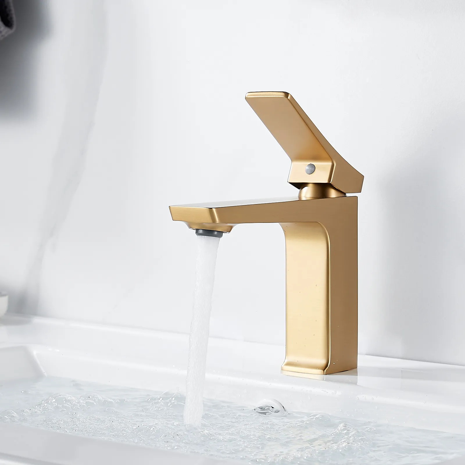 Смеситель для раковины Shevanik S4401G, золотой сатин