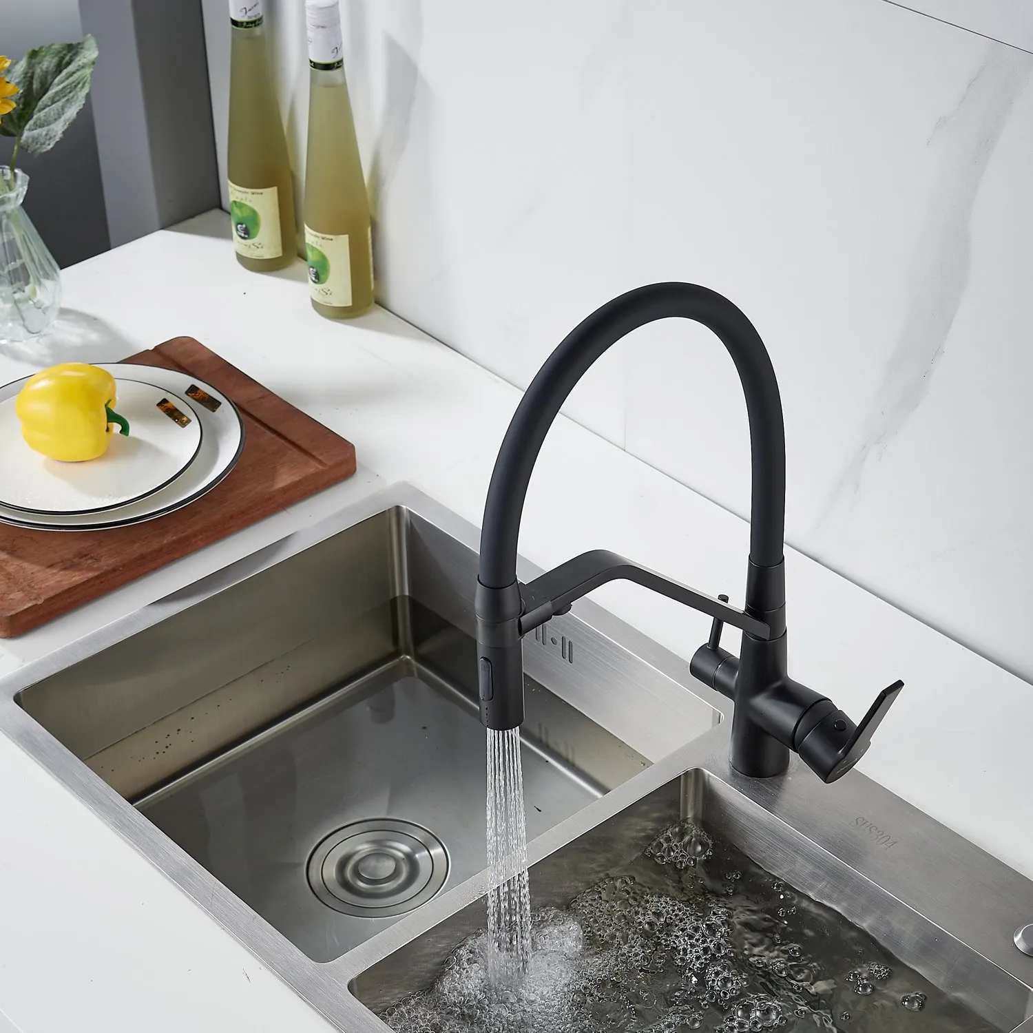 Смеситель для кухни с гибким изливом и подключением фильтра Shevanik S278H, черный