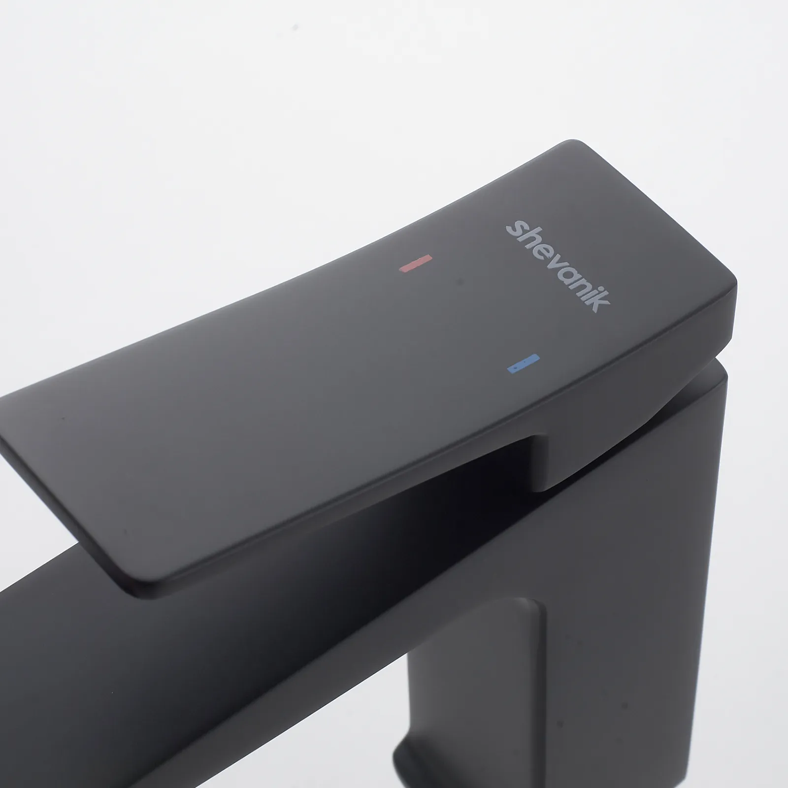 Смеситель для раковины Shevanik S4401H, черный