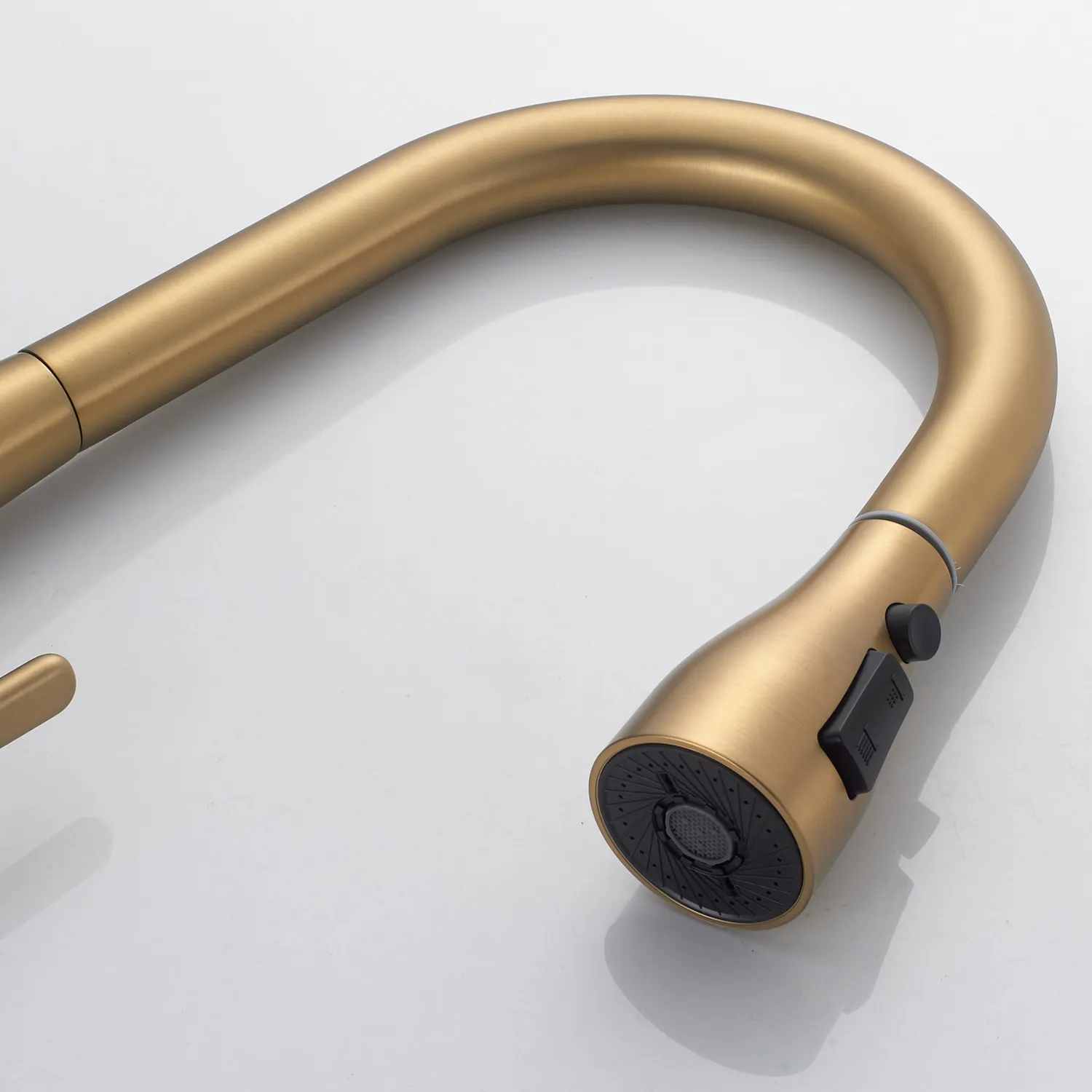 Смеситель для кухни с выдвижным изливом Shevanik S363G, золотой сатин