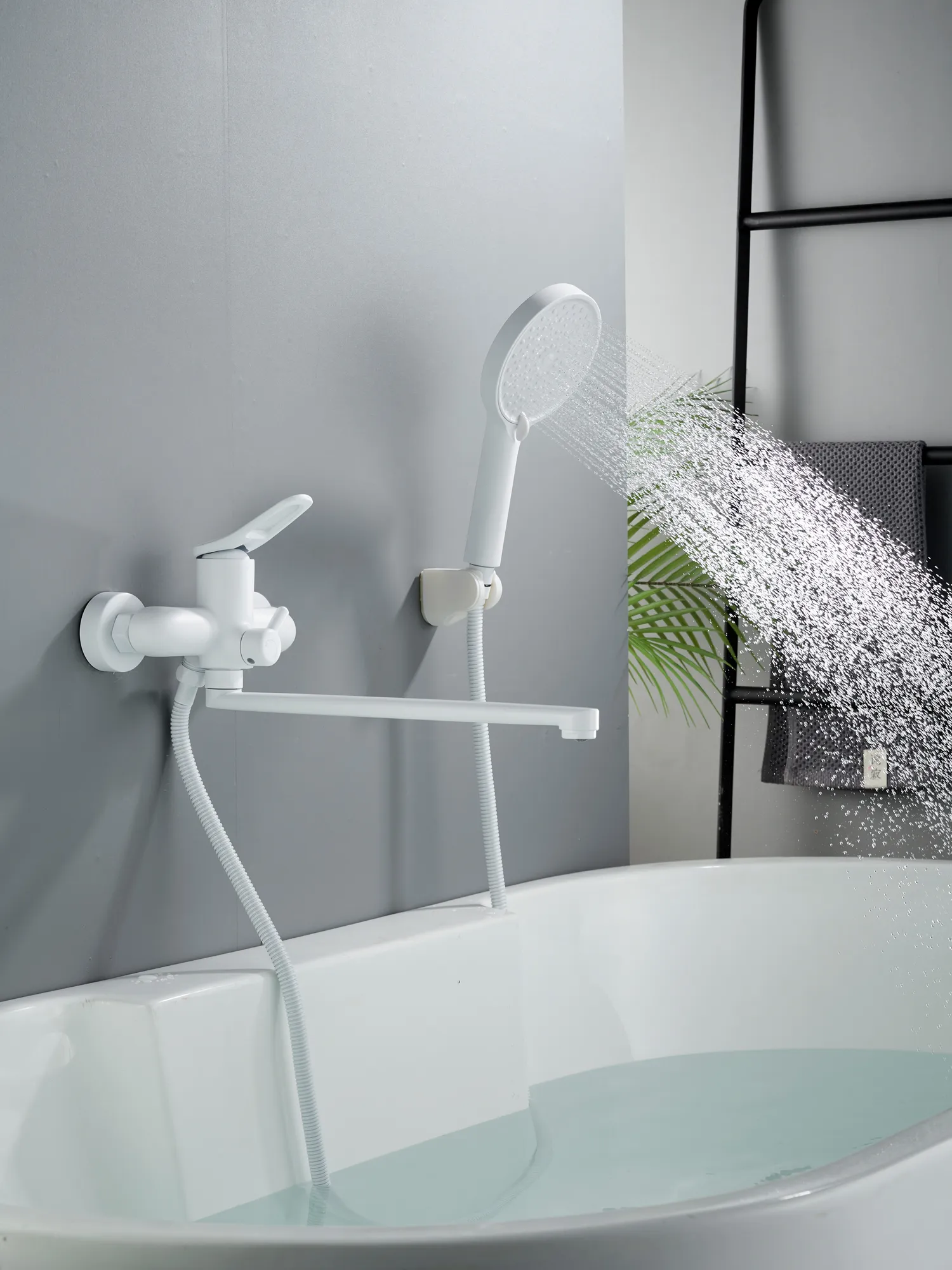 Смеситель для ванны Shevanik S4722C, белый