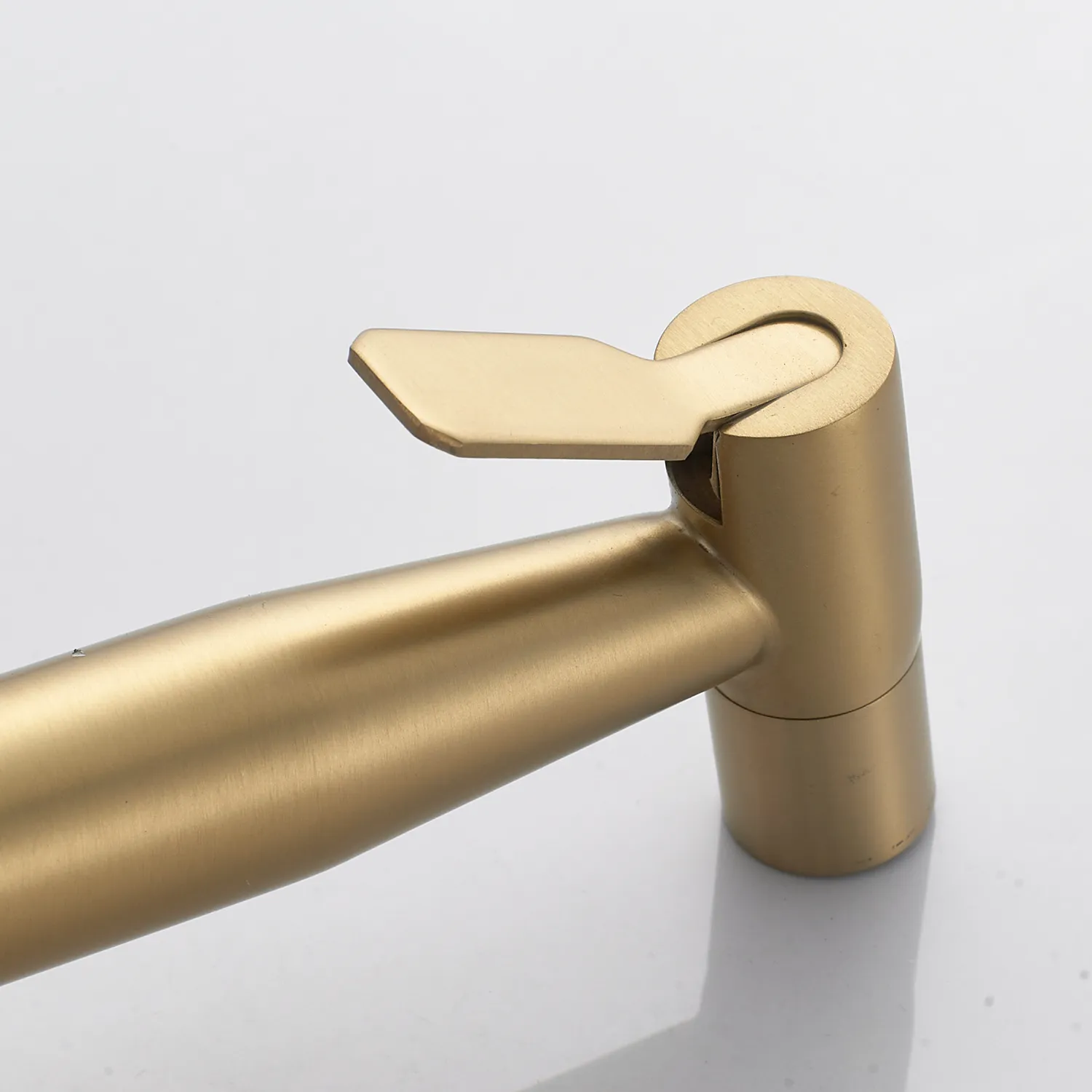 Гигиенический душ со смесителем Shevanik S147G, золотой сатин