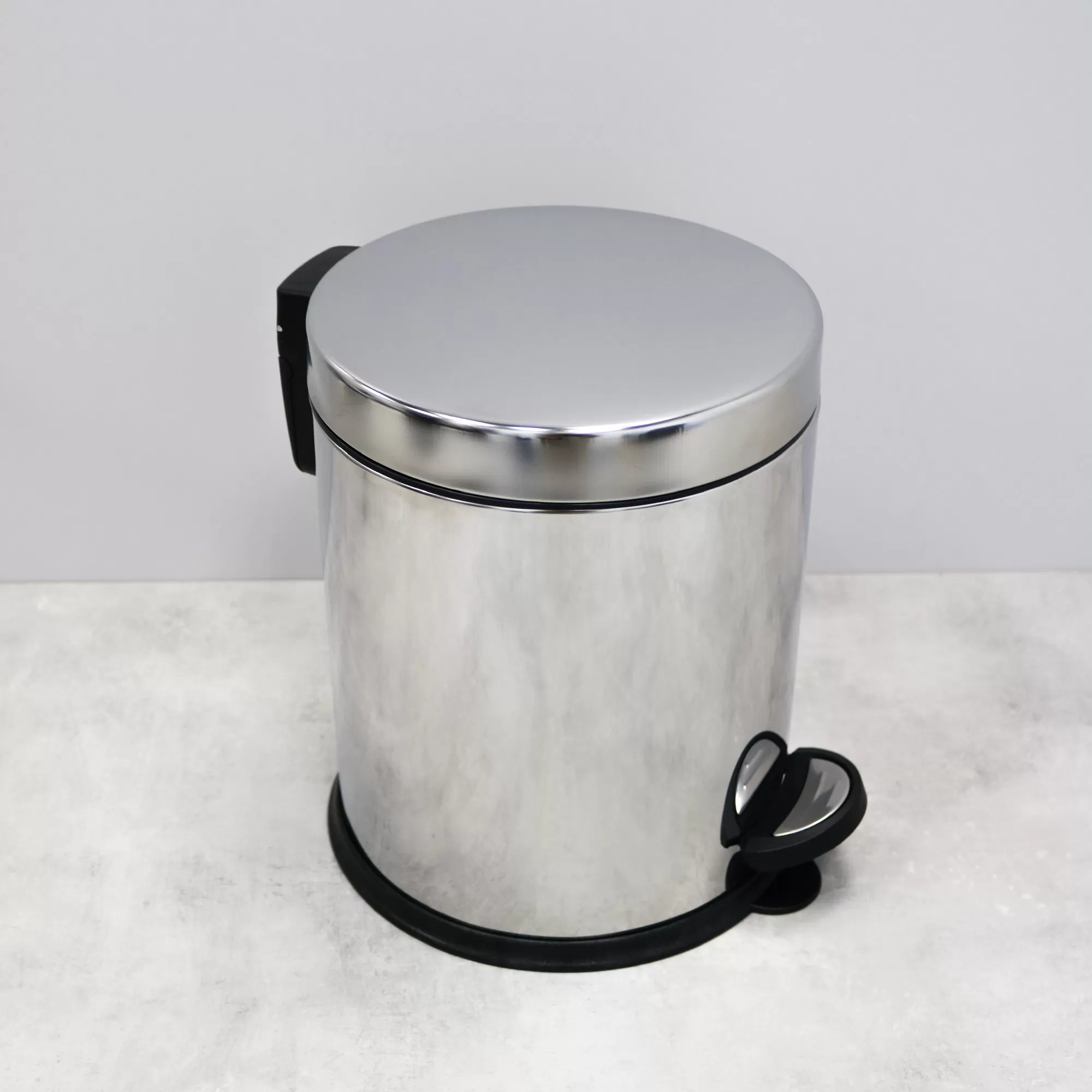 Ведро с крышкой плавного закрывания Fixsen Hotel 5 л (FX-34024M)