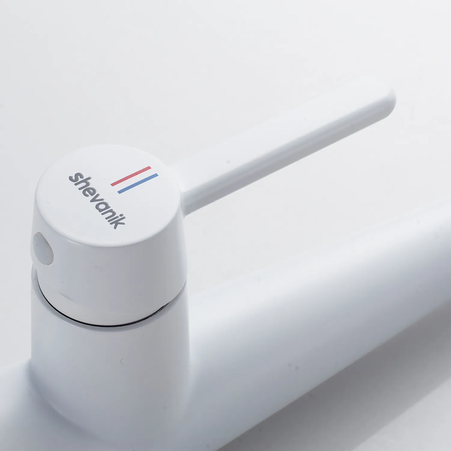 Смеситель для кухни с выдвижным изливом Shevanik S363C, белый