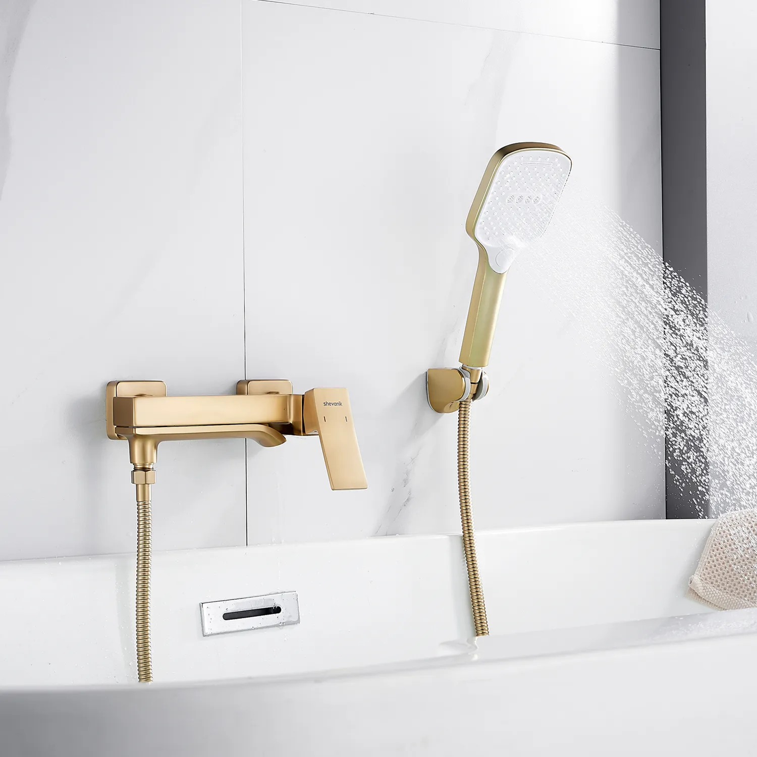 Смеситель для ванны Shevanik S4002G, золотой сатин