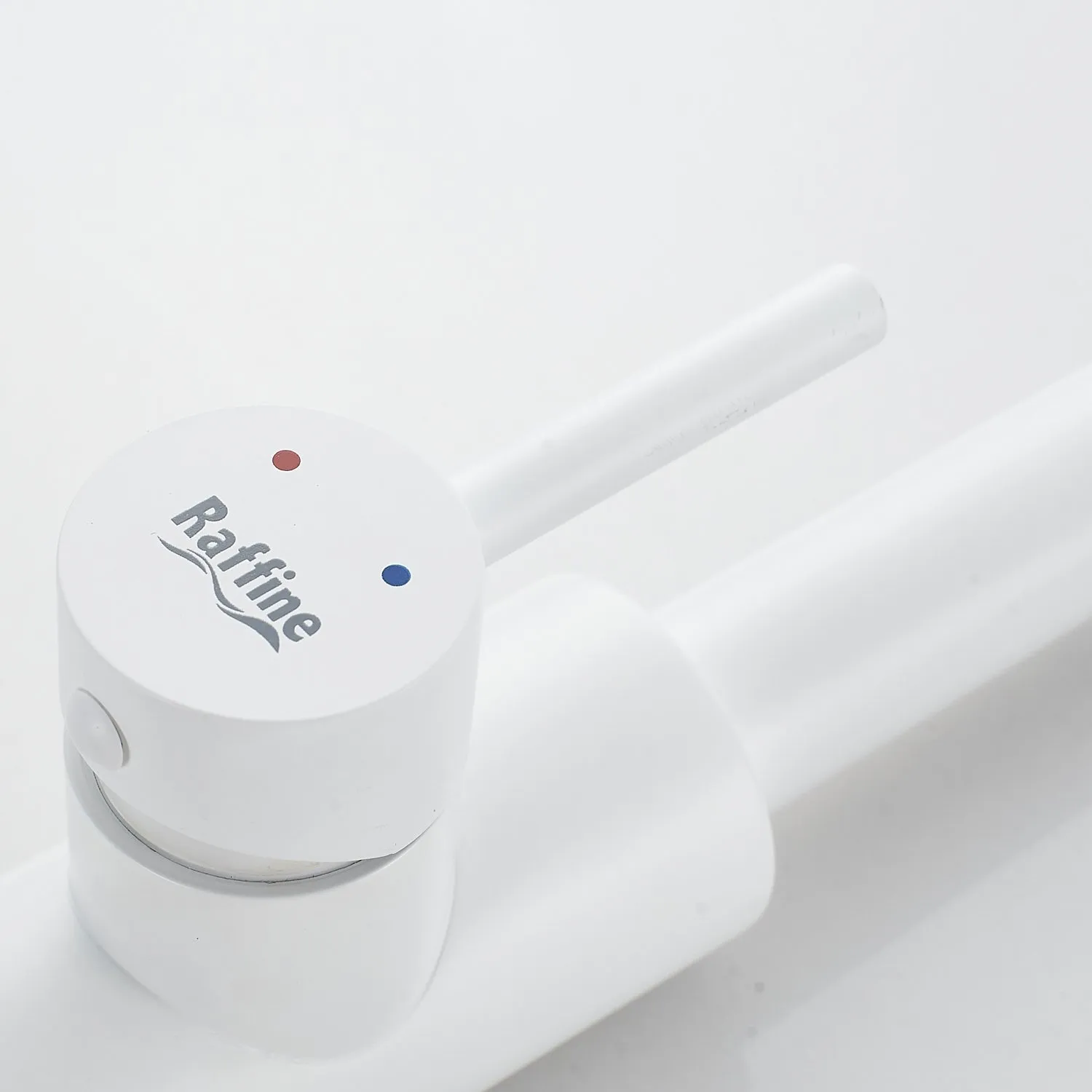 Смеситель для кухни с мультифункциональным изливом Raffine F203C, белый