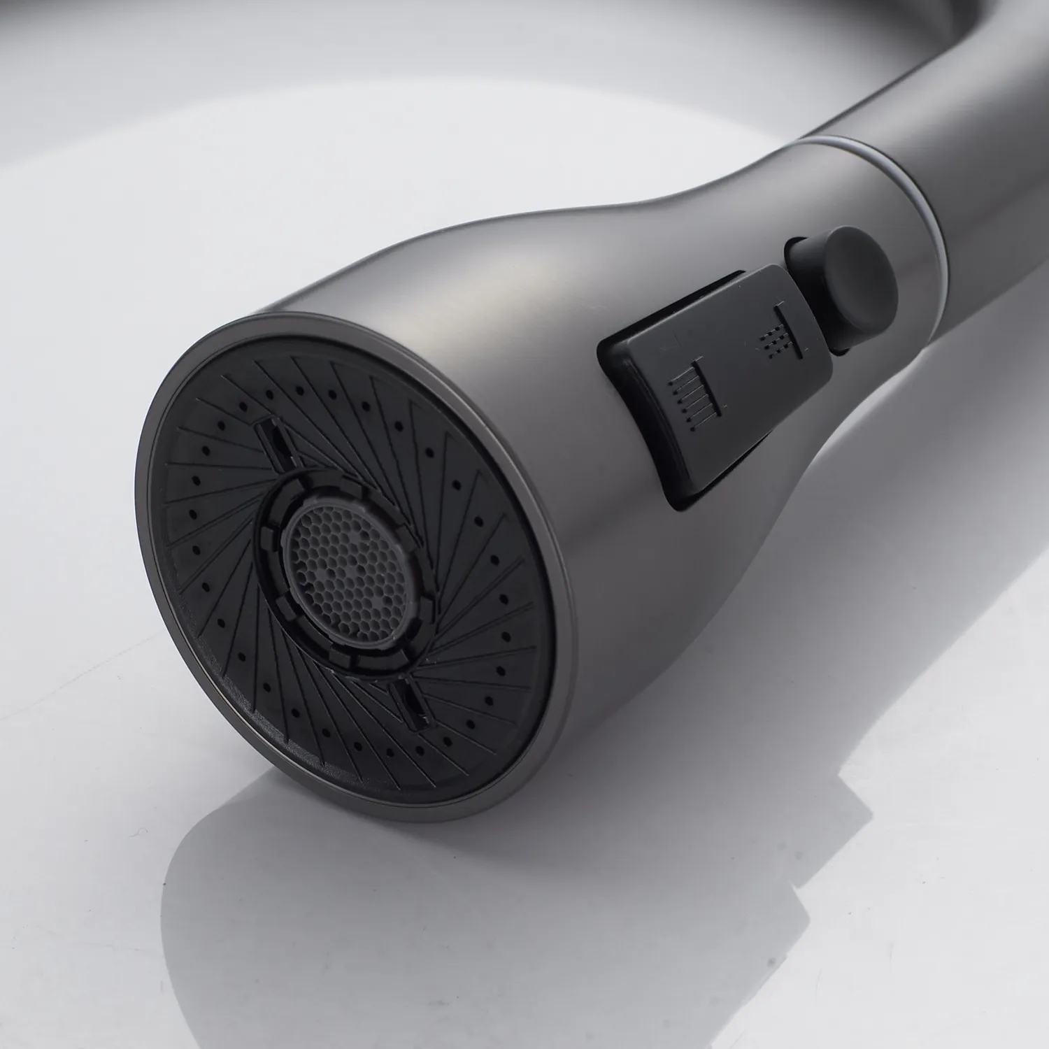 Смеситель для кухни с выдвижным изливом Shevanik S363T, оружейная сталь